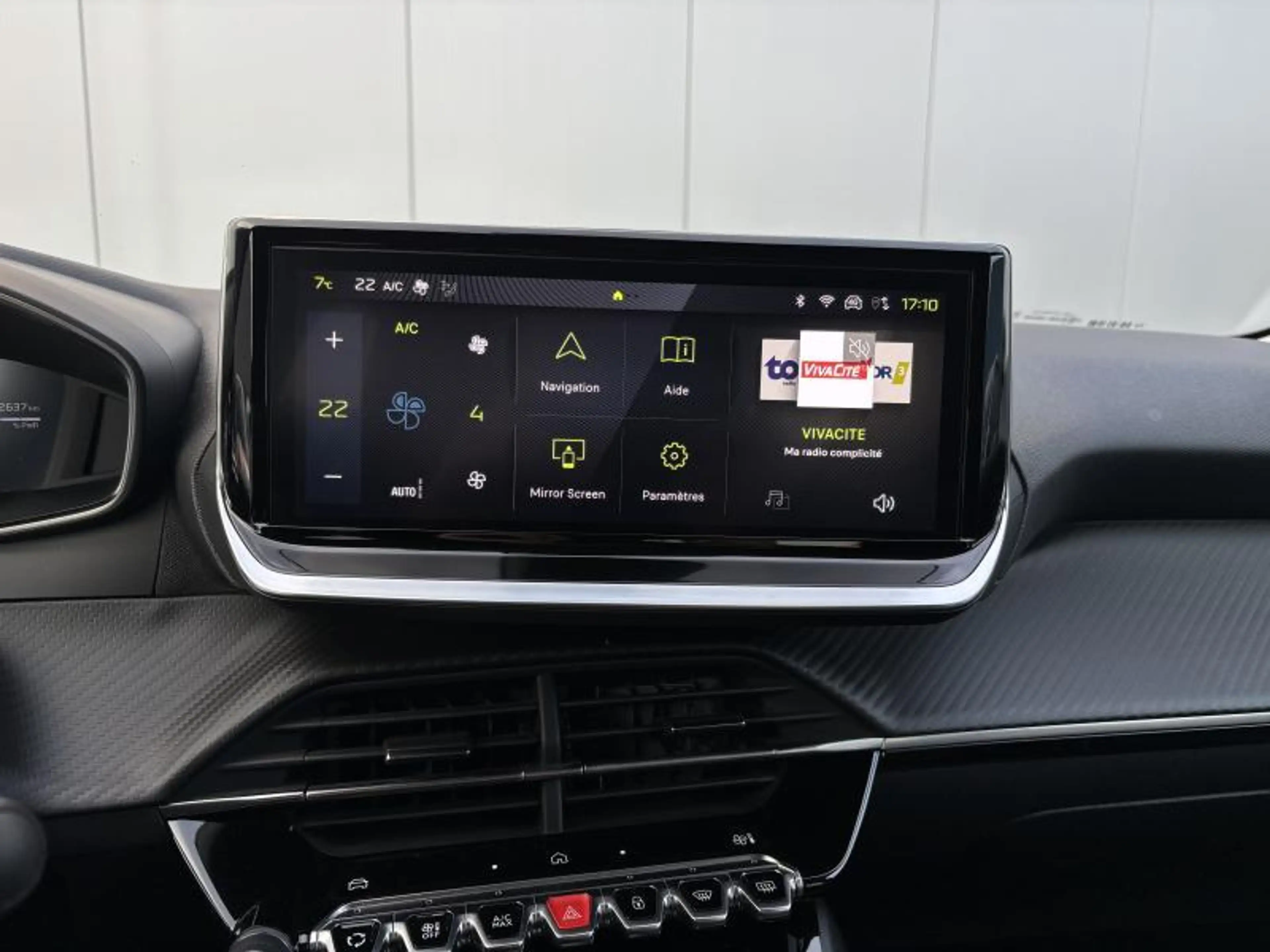 Peugeot 208 ALLURE 1.2 Hybrid 100 e-DCS6 — photo 14