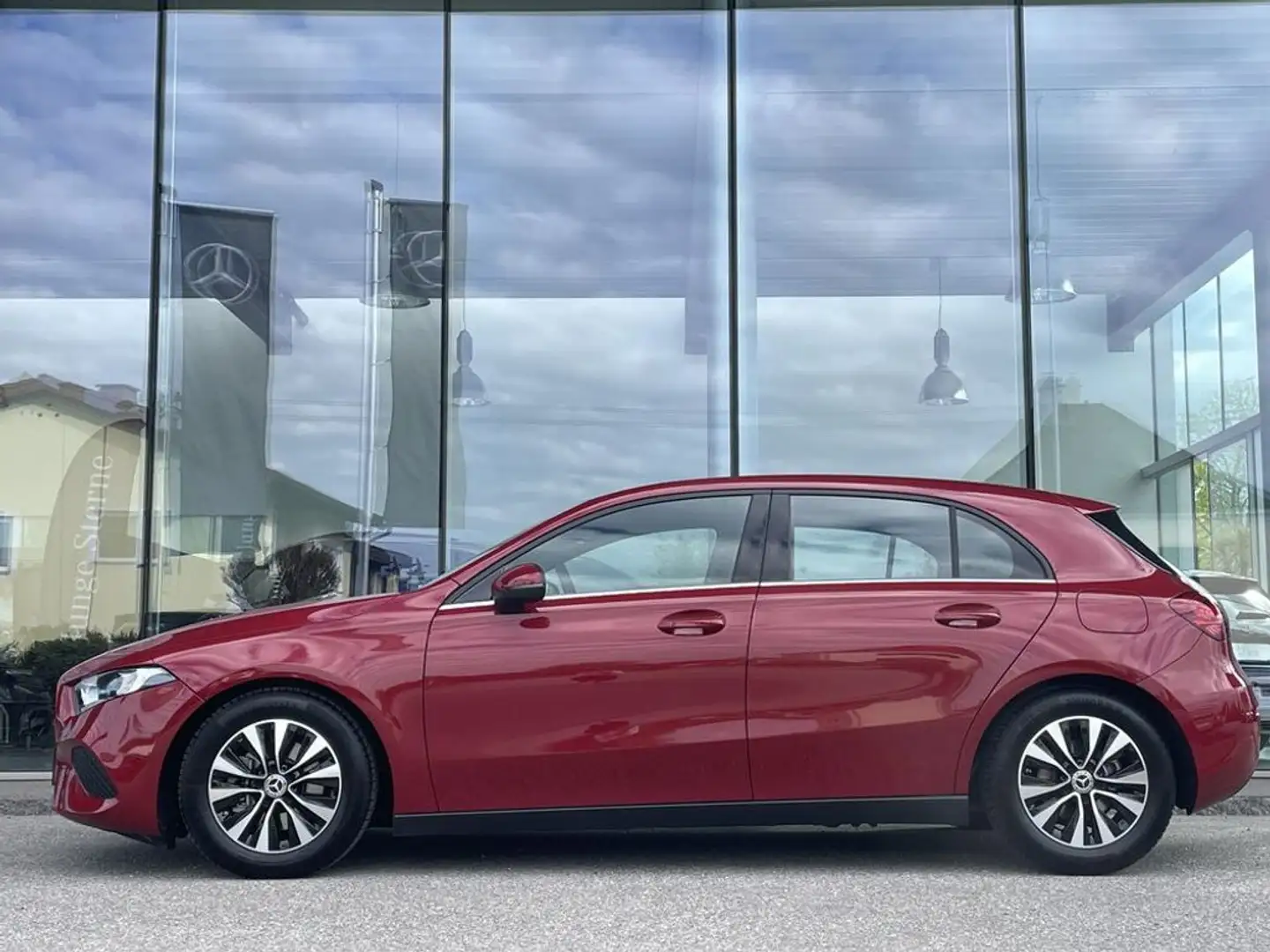 Mercedes-Benz A 180 *RÜCKFAHRKAMERA*SITZHEIZUNG* Rood - 2