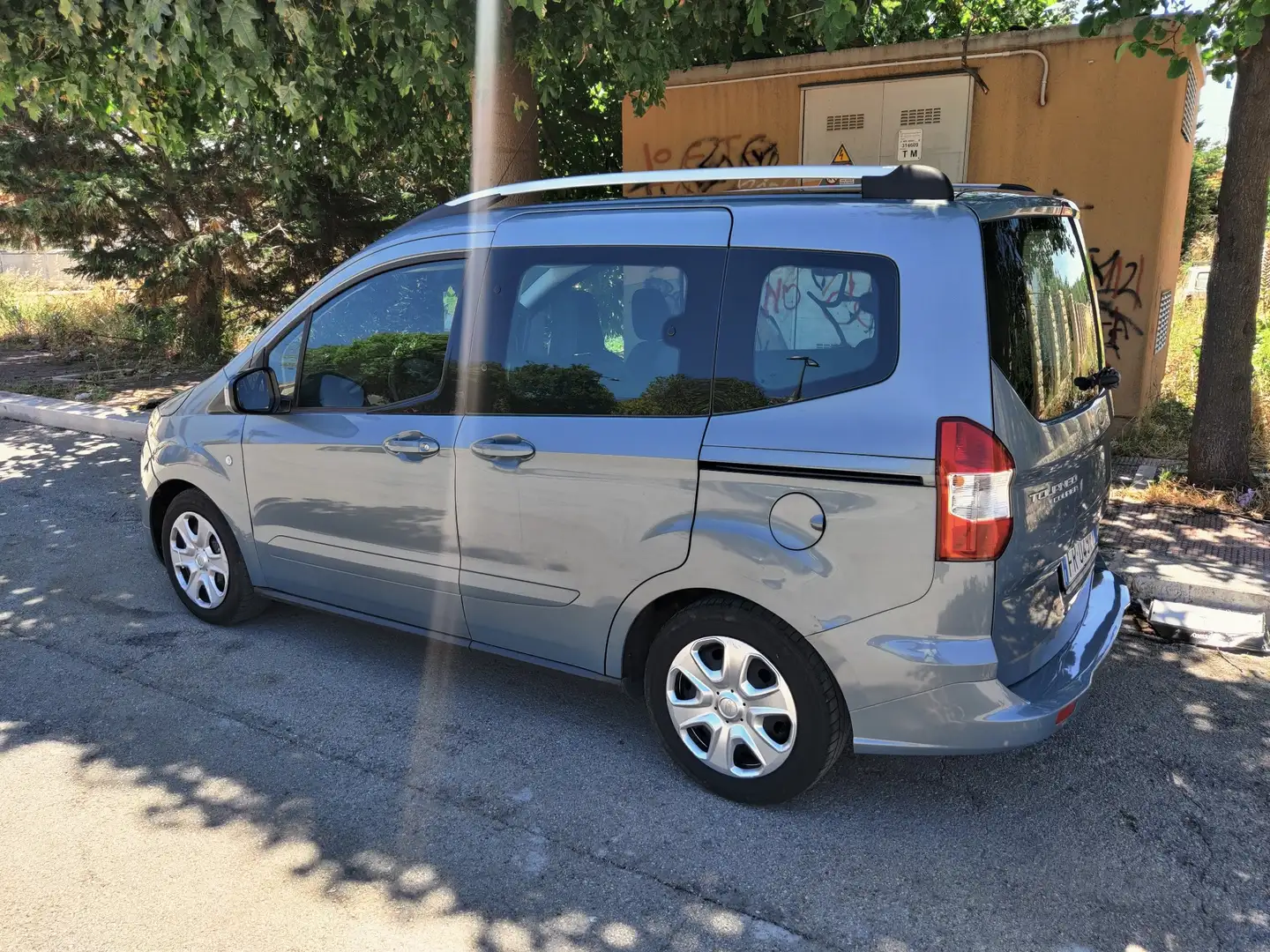 Ford Tourneo Ford Tourneo Courier 1.5 TDCI 100 CV. AUTOVETTURA Blau - 2