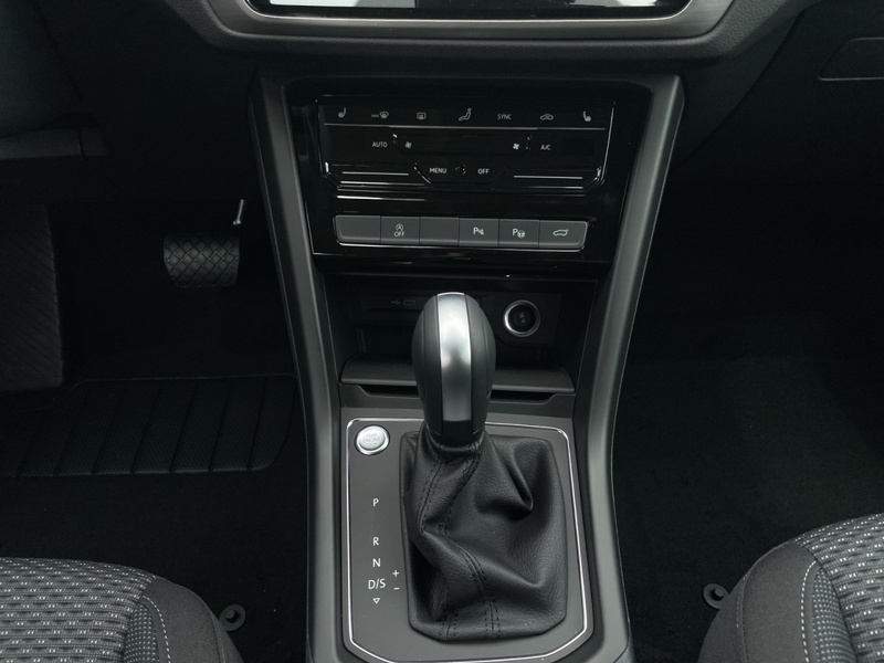 Volkswagen Touran 1.5 TSI DSG Comfortline Klima Rückfahrkamera — photo 14