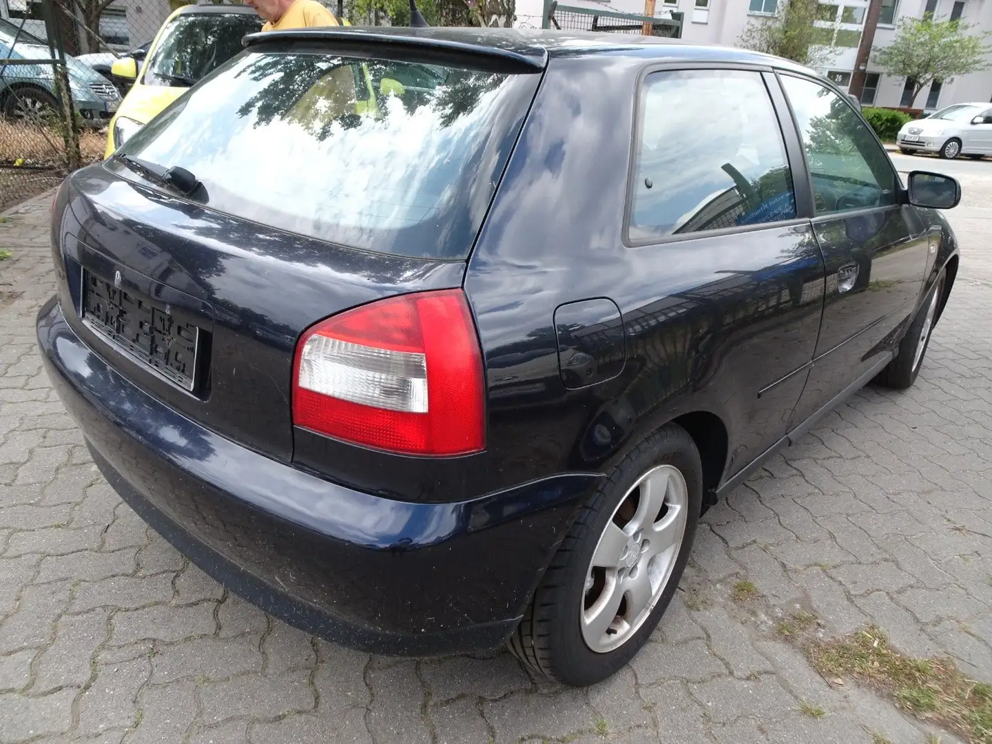 Audi A3 1.9TDI 96kW tiptronic Ambiente Noir - 2
