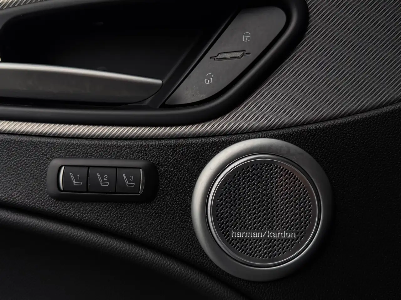 Alfa Romeo Stelvio 2022 — фото 14