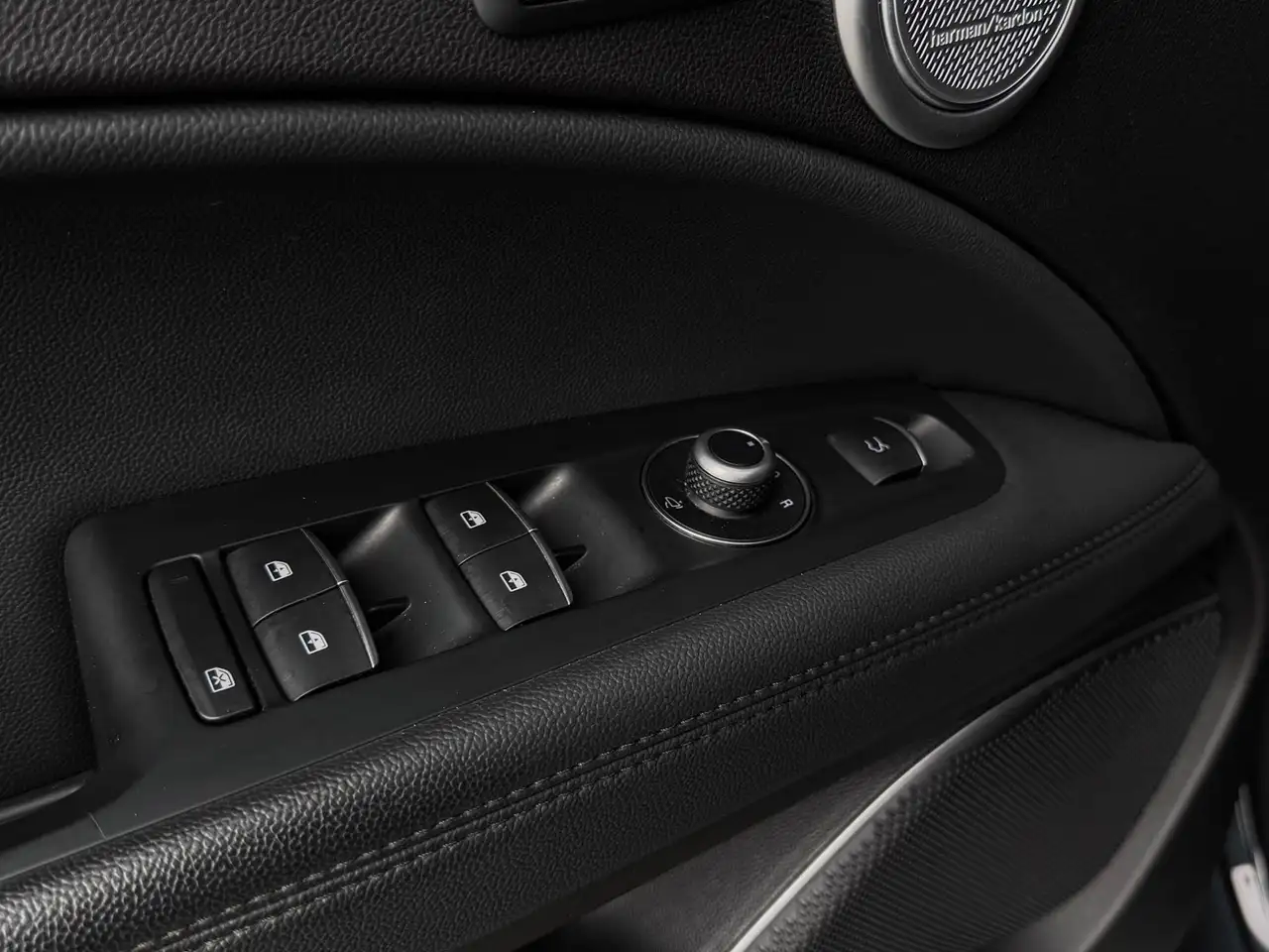 Alfa Romeo Stelvio 2022 — фото 25