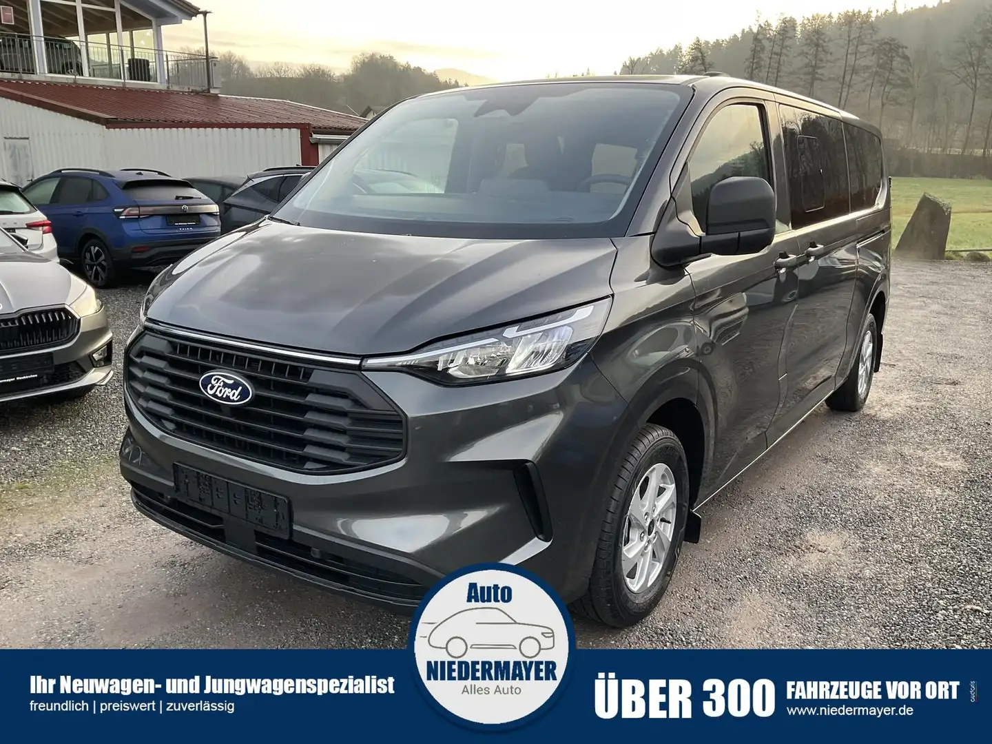 Ford Transit Custom Kombi 2.0 Allrad 320 L2 H1 Trend, 8-Sitzer, AHK, N Grey - 1
