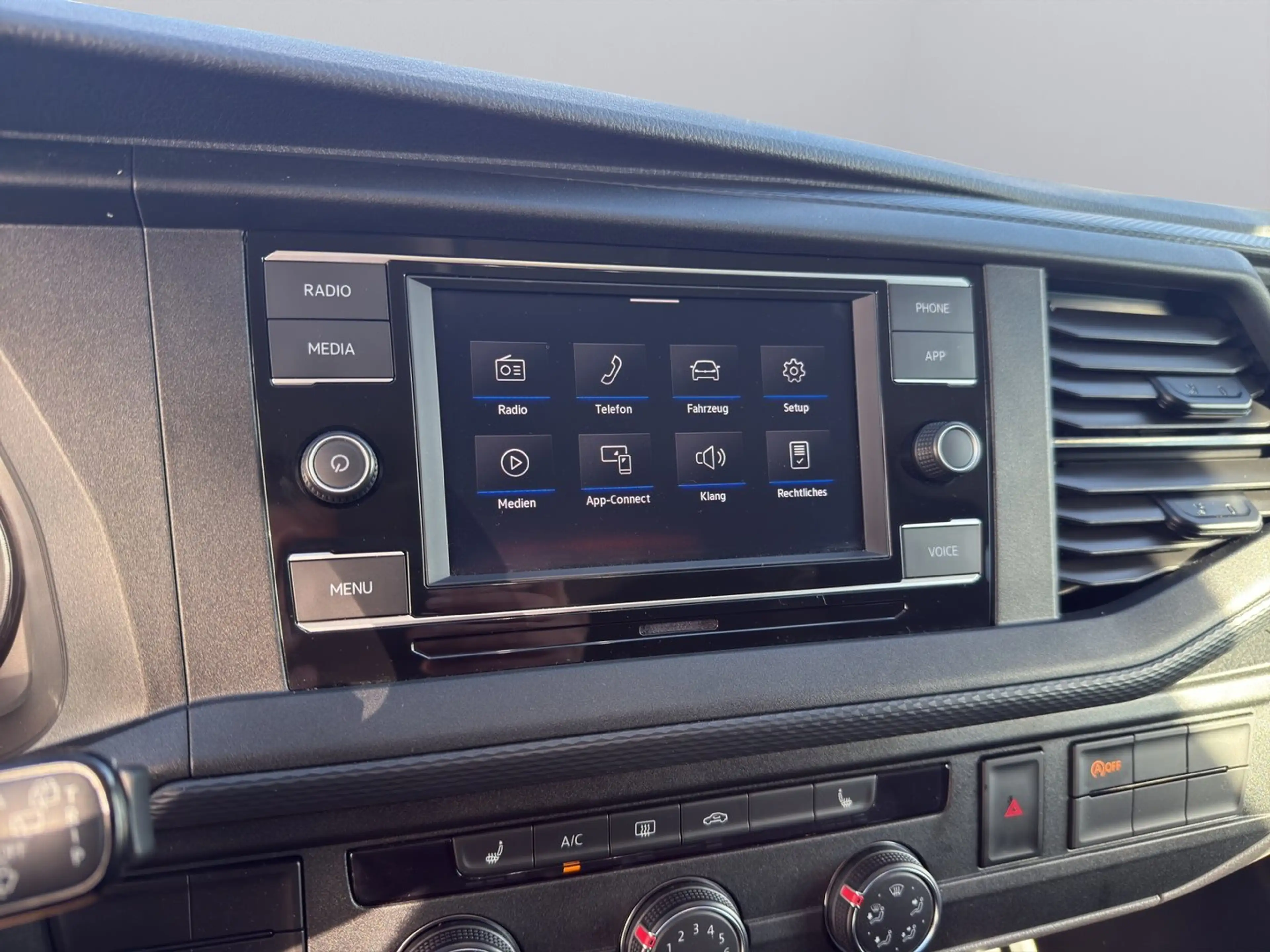 Volkswagen T6.1 Transporter Kombi LR TDI — photo 13
