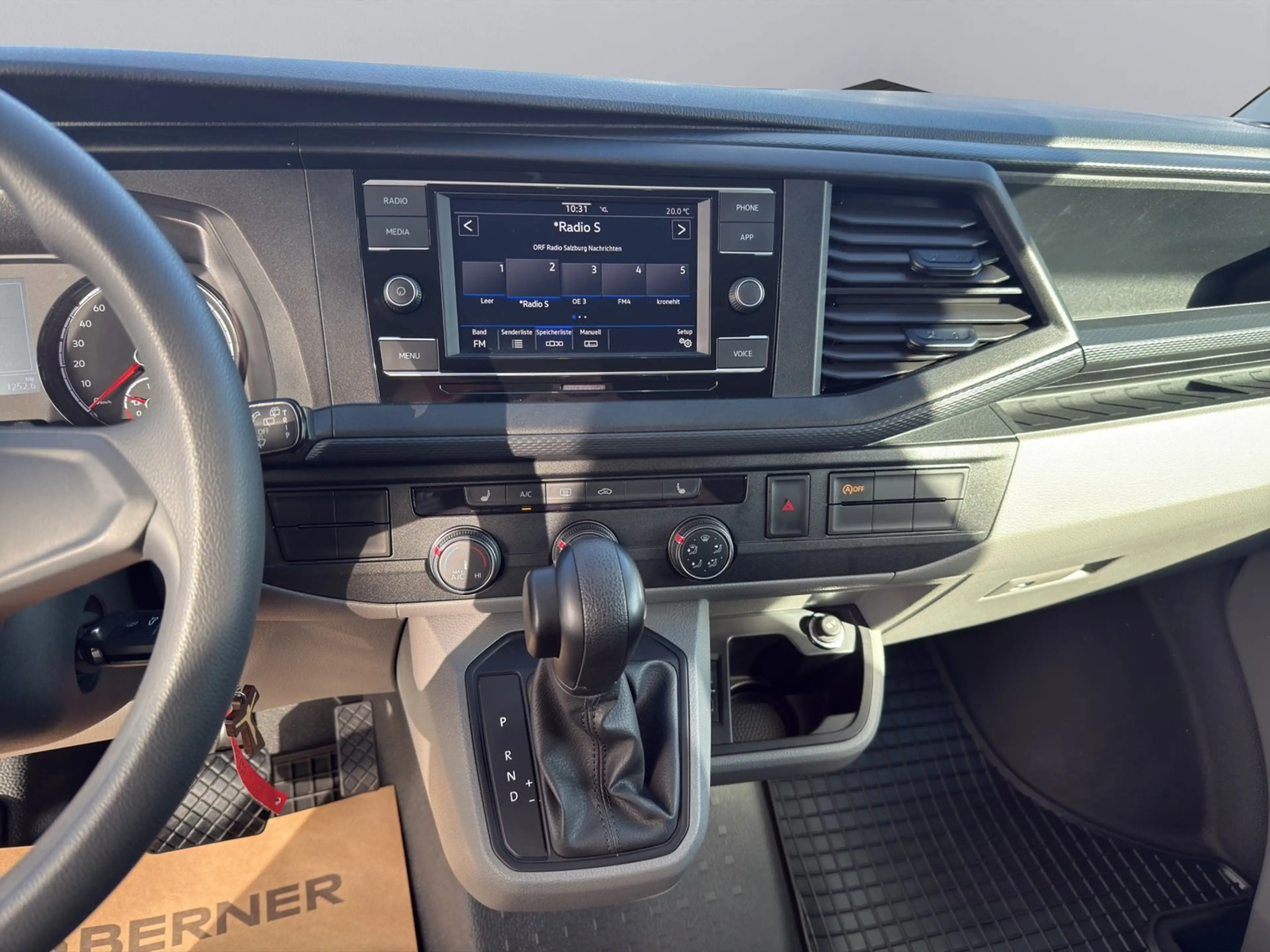 Volkswagen T6.1 Transporter Kombi LR TDI — photo 12