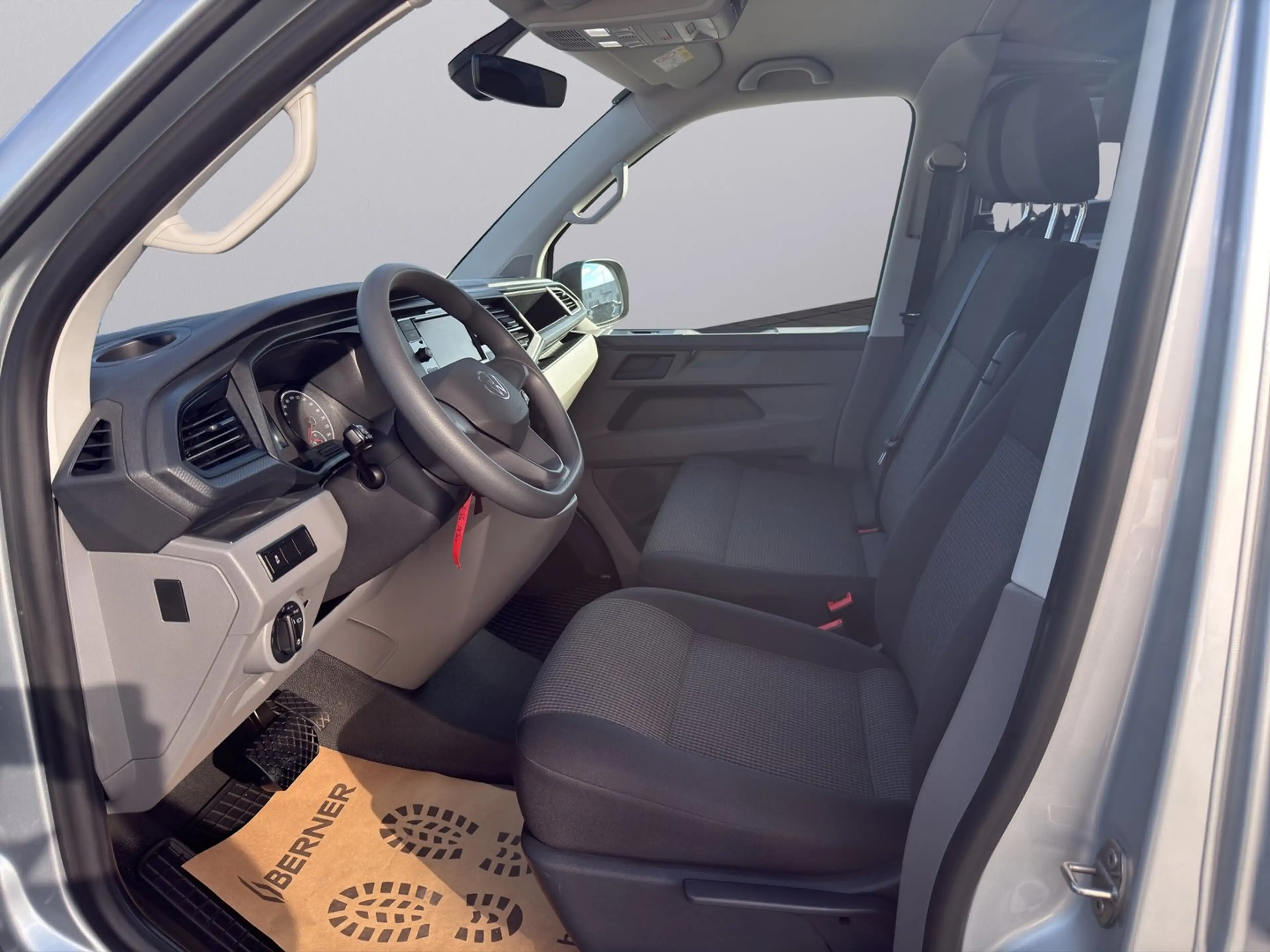 Volkswagen T6.1 Transporter Kombi LR TDI — photo 8