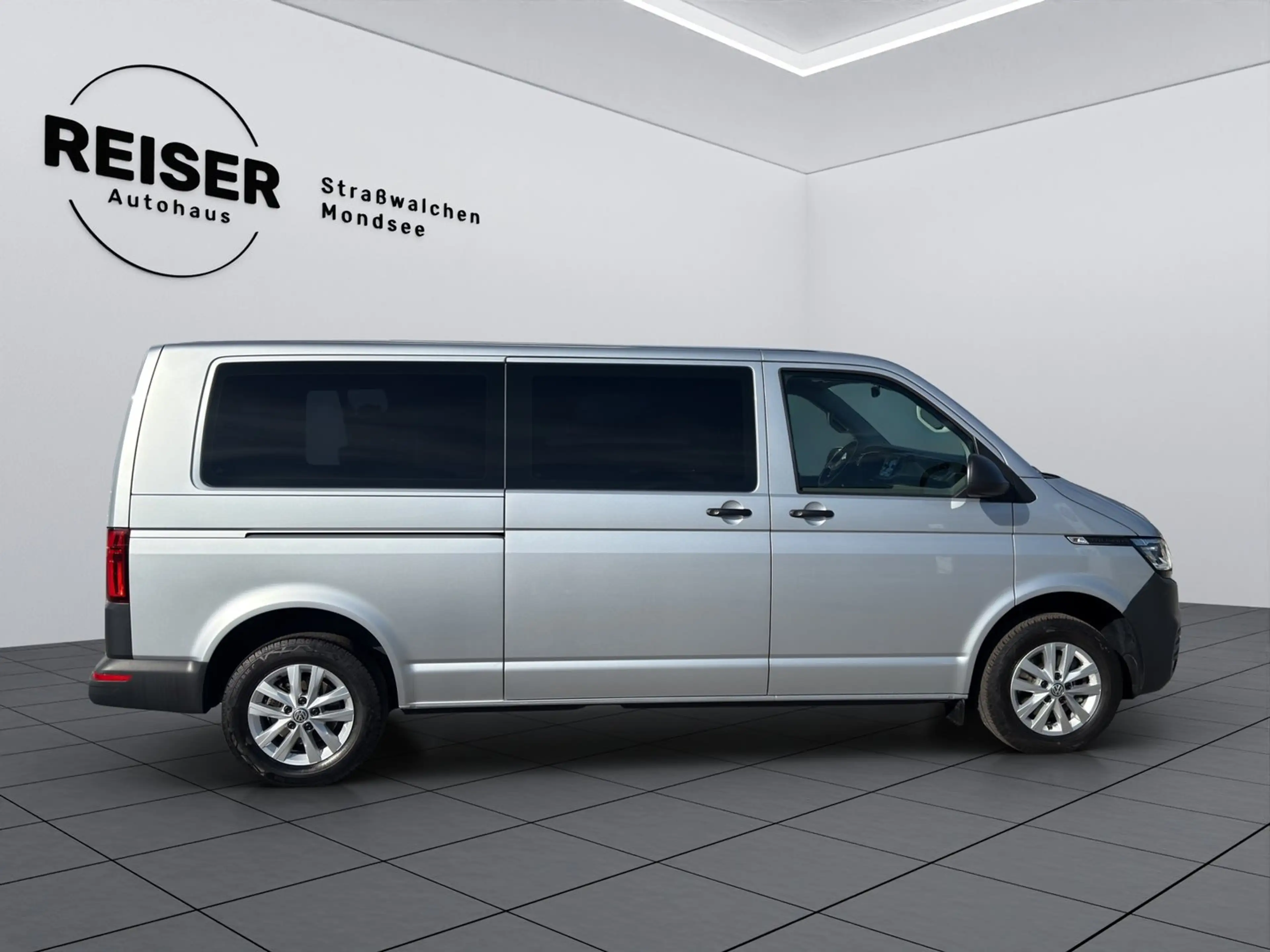 Volkswagen T6.1 Transporter Kombi LR TDI — photo 4