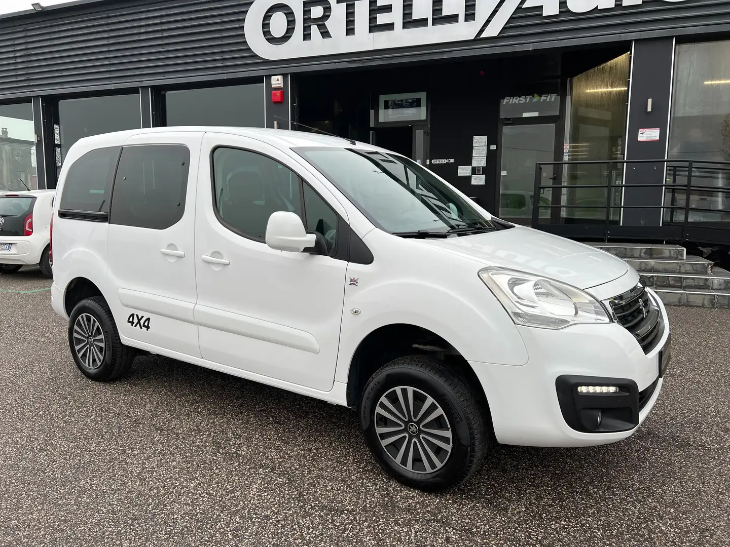 Peugeot Partner Tepee 1.6 bluehdi Outdoor T.Control Plus 4x4 100cv Bianco - 2