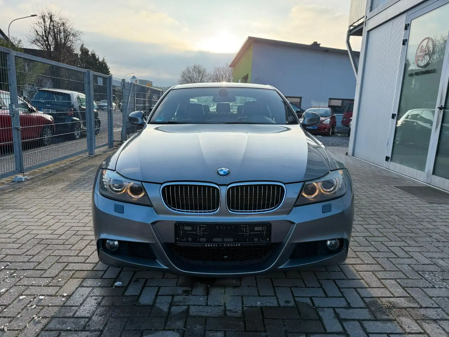 BMW 320 i 3 Limousine M-Paket Edition Automatik Navi Gris - 2