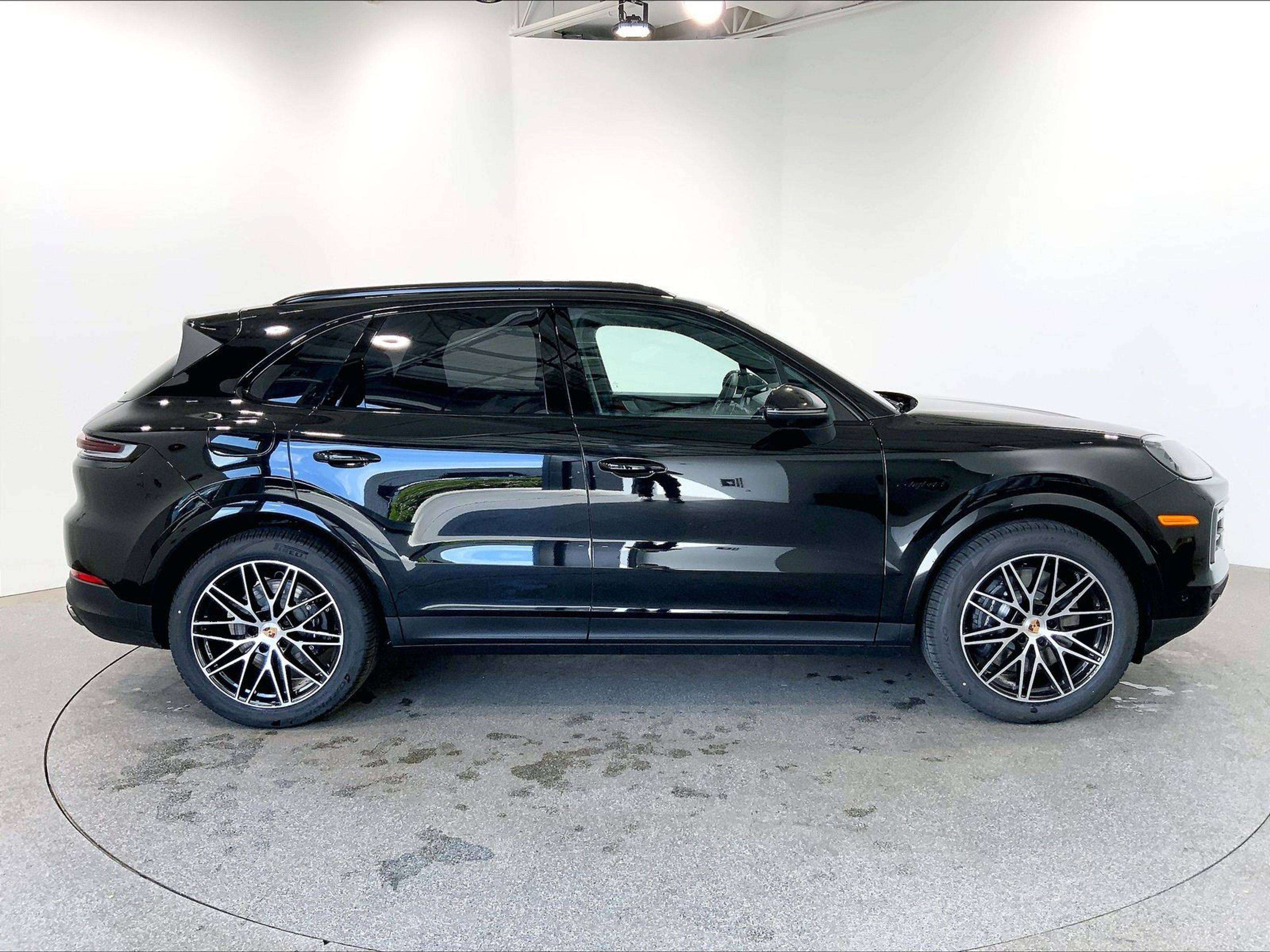 2026 Porsche Cayenne E-Hybrid Demo w/ Tech Pkg & Prem Plus Pkg! — photo 1