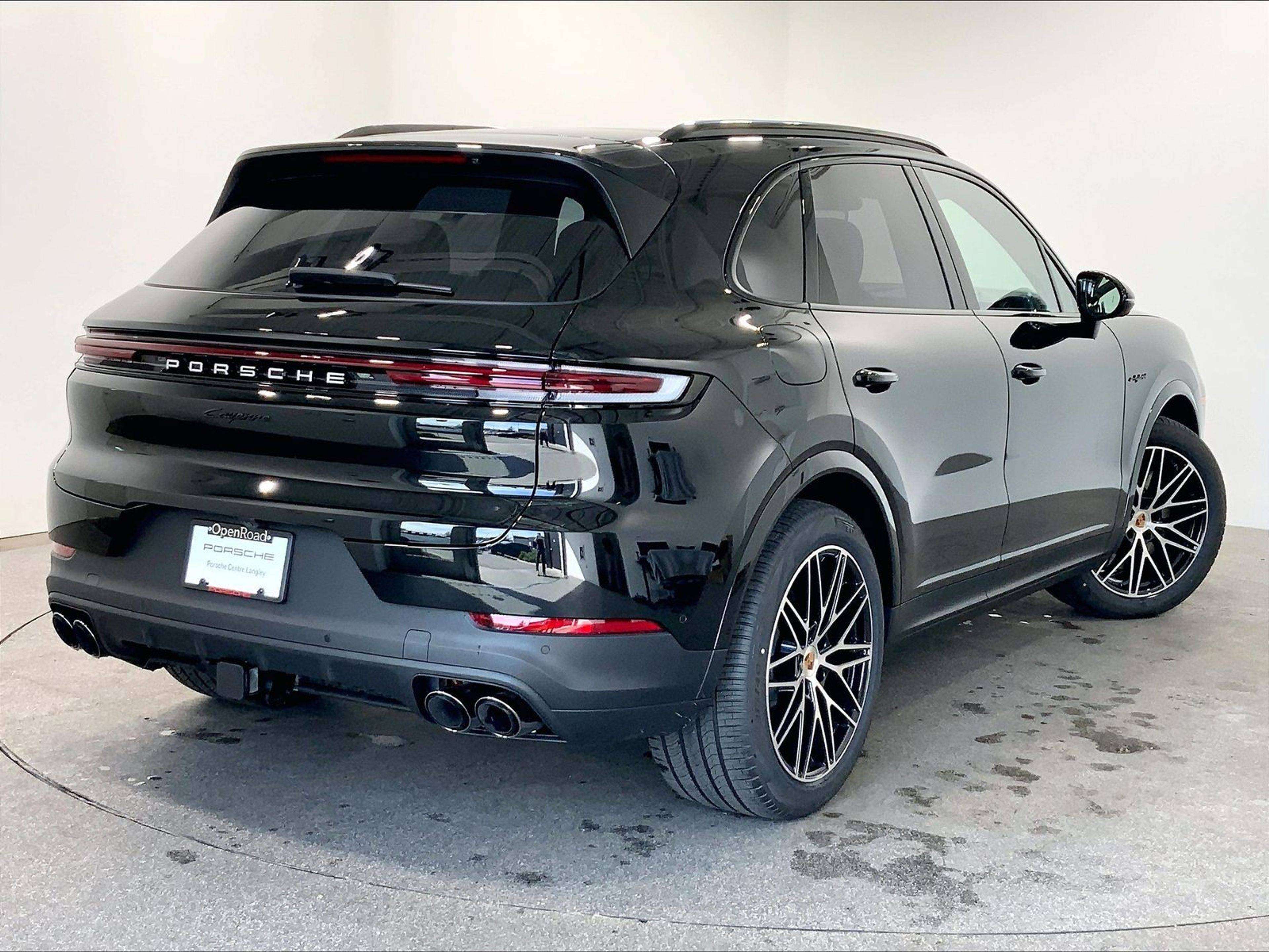 2026 Porsche Cayenne E-Hybrid Demo w/ Tech Pkg & Prem Plus Pkg! — photo 1