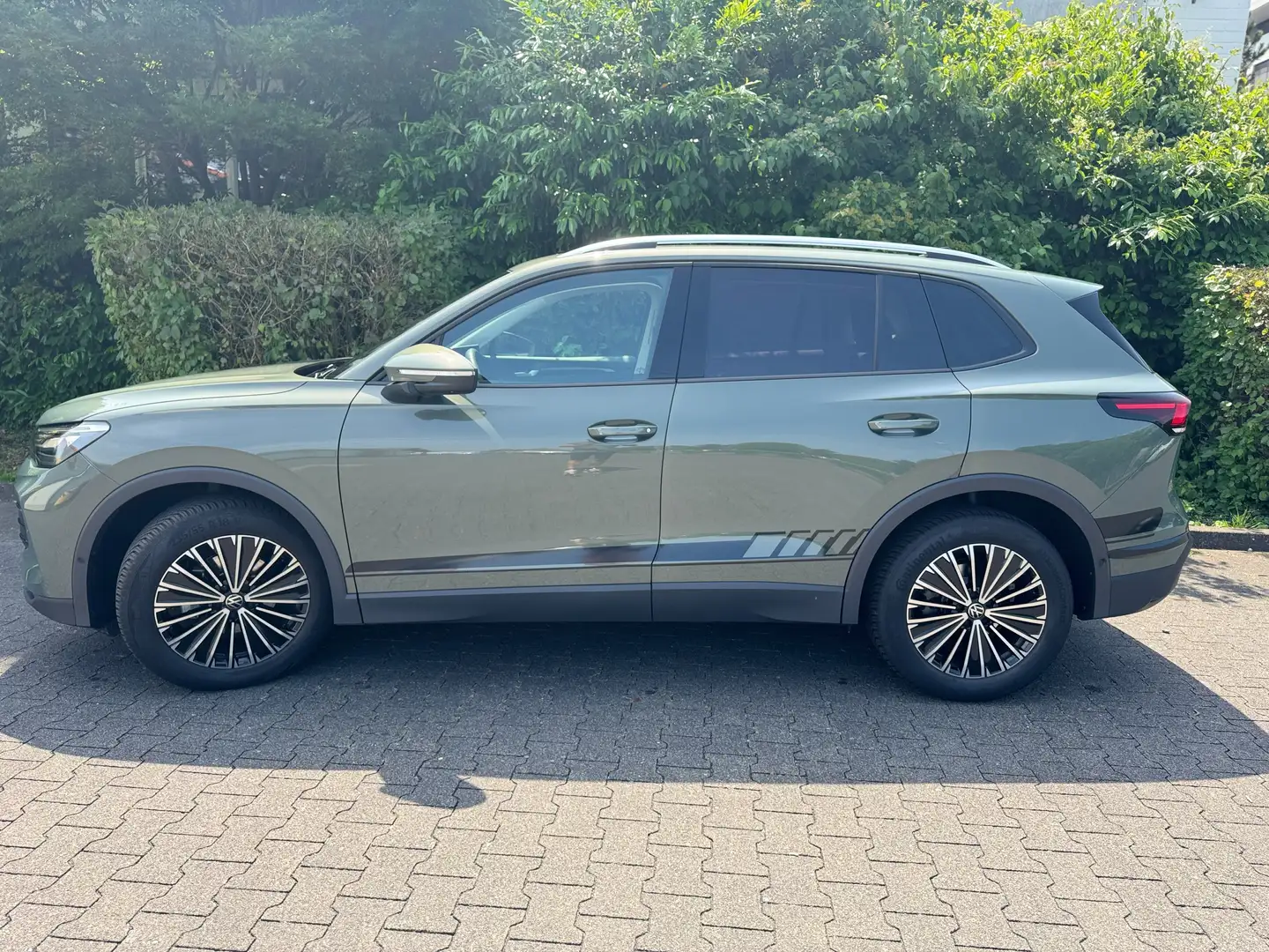 Volkswagen Tiguan Tiguan 1.5 eTSI OPF DSG Life Grün - 1