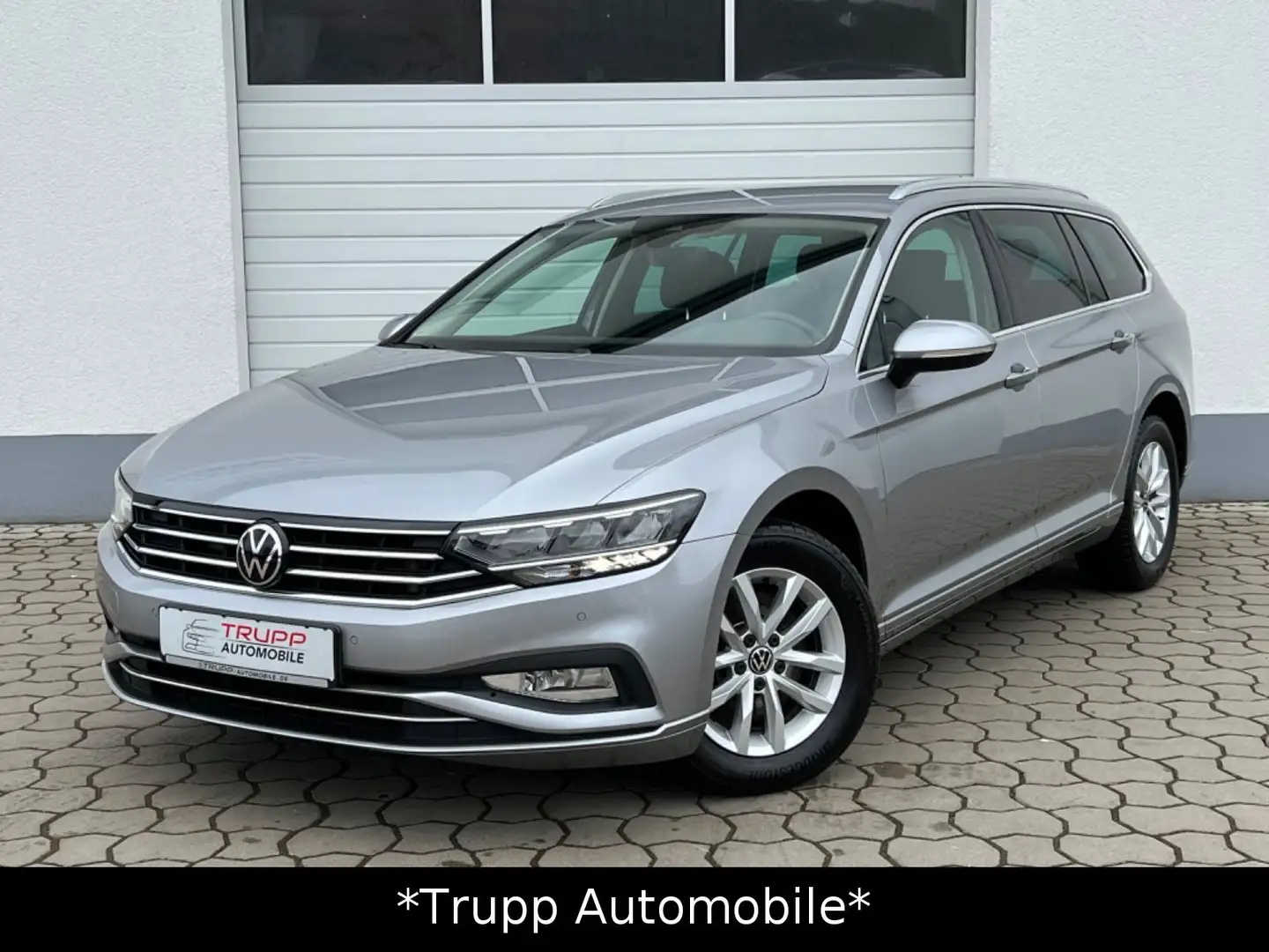 Volkswagen Passat 1.5 TSI/LED/ACC/Virtual/R-Kamera/SHZ/Navi Silber - 1