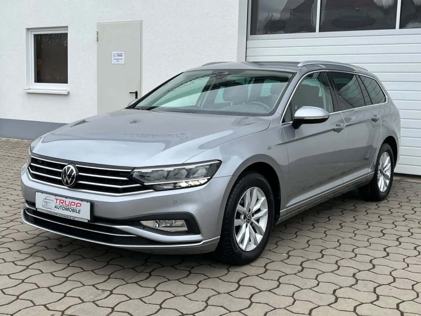 Volkswagen Passat 1.5 TSI/LED/ACC/Virtual/R-Kamera/SHZ/Navi Silber - 2