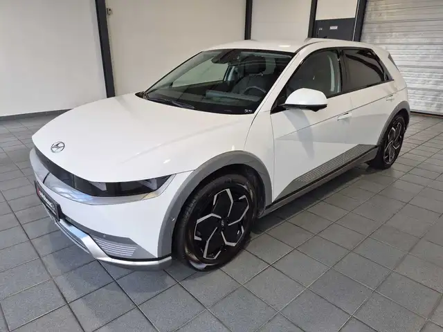 Hyundai Ioniq 5 view 3