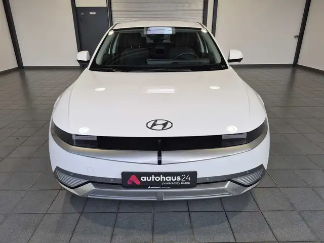 Hyundai Ioniq 5 view 2