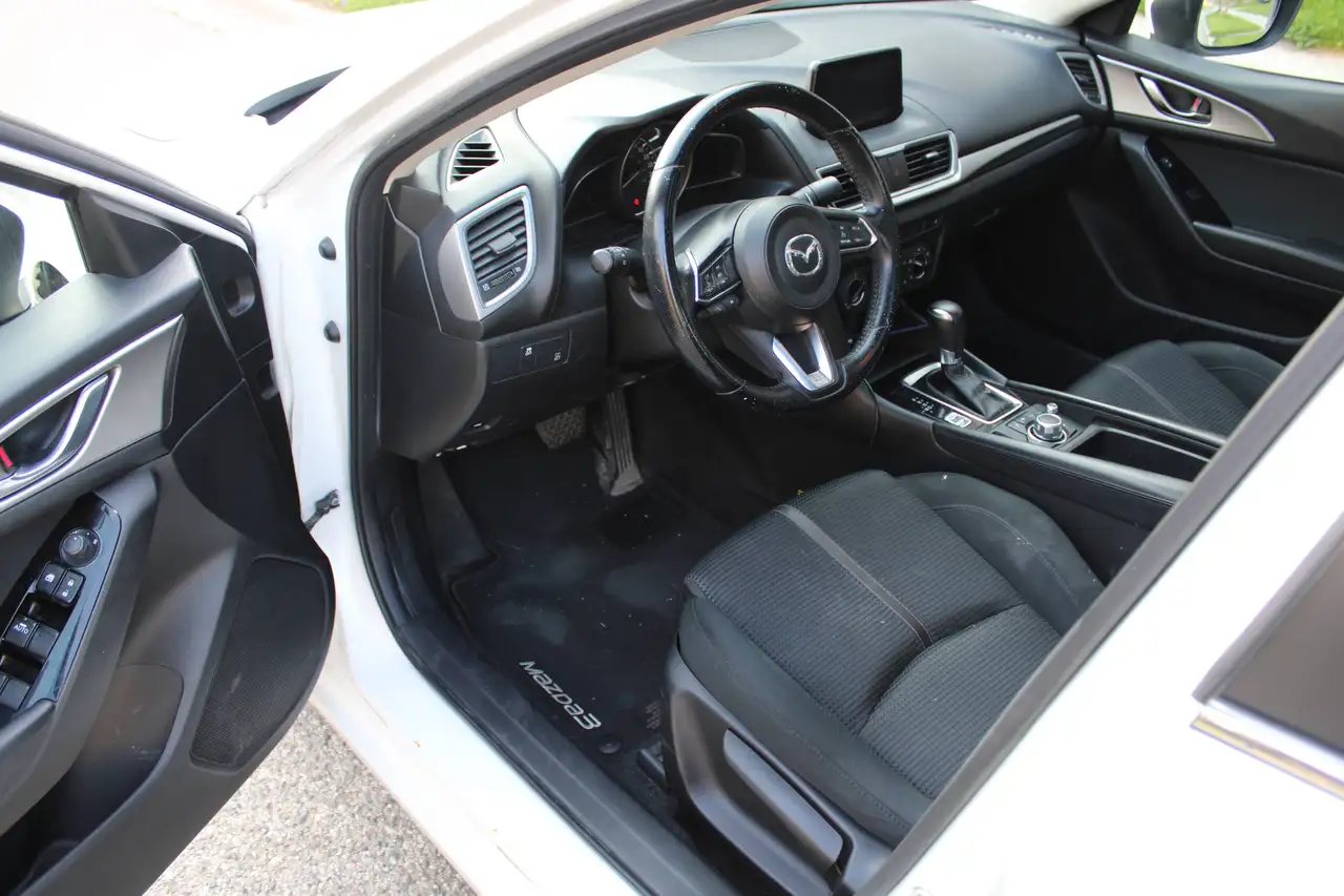 Mazda 3 снимка Mazda 3