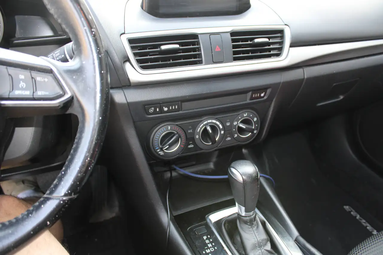 Mazda 3 снимка Mazda 3
