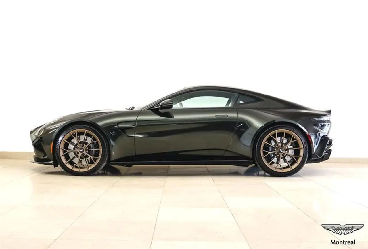 Aston Martin Vantage снимка Aston Martin Vantage