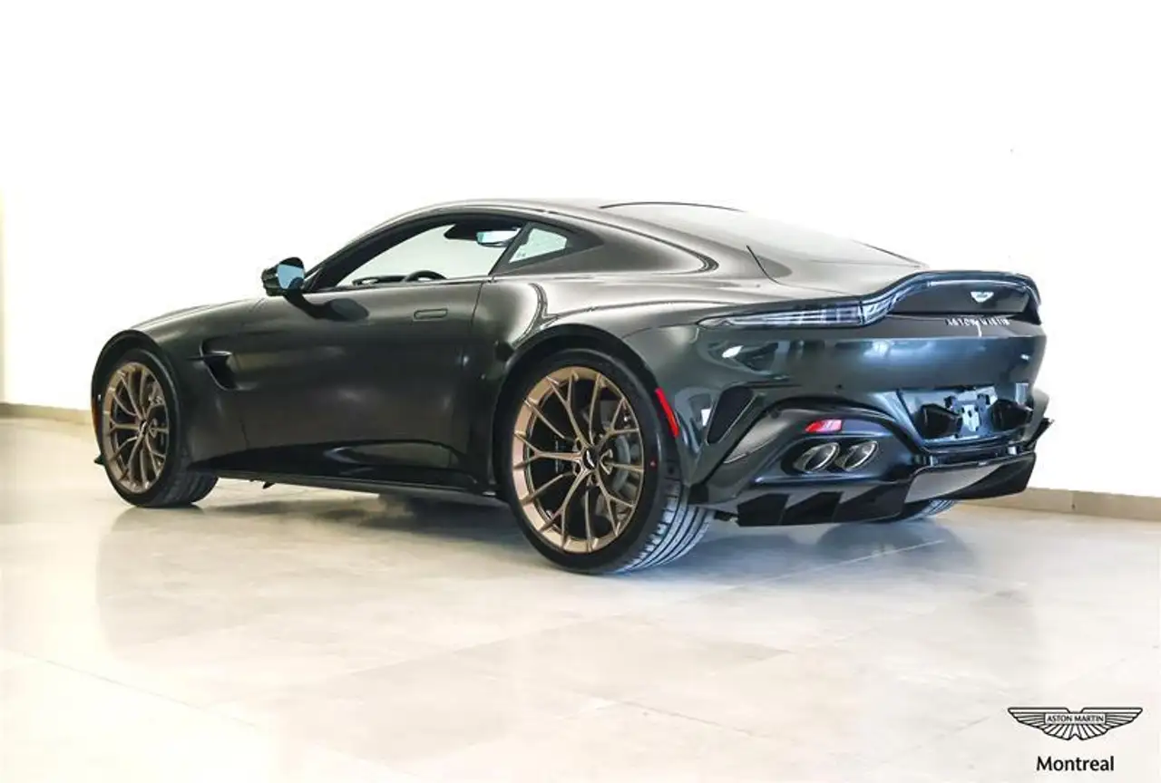 Aston Martin Vantage снимка Aston Martin Vantage