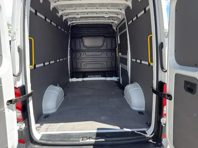 Volkswagen Crafter view 11