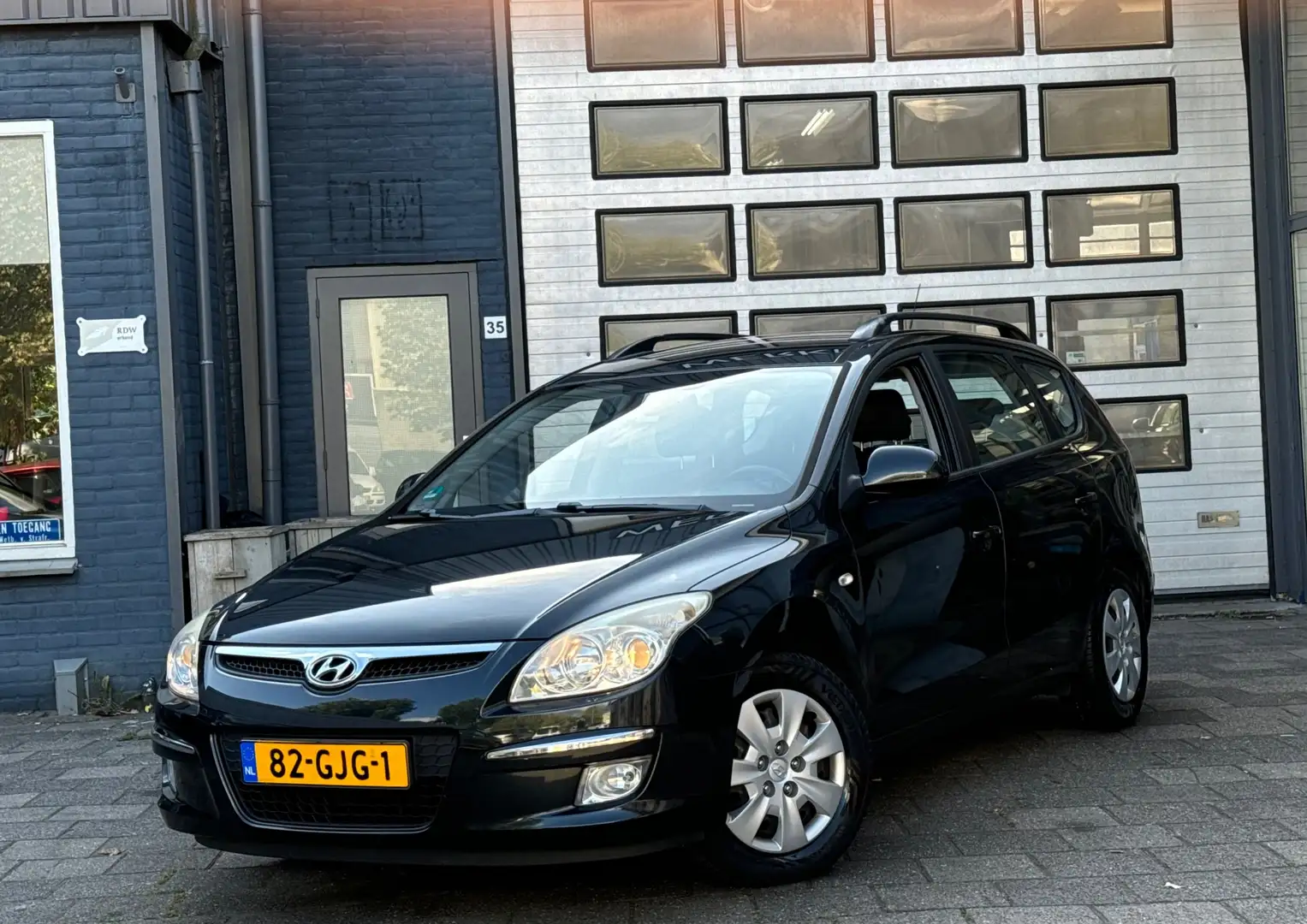 Hyundai i30 CW 1.6i Dynamic | Elek-Pakket | Airco | NW APK Noir - 1