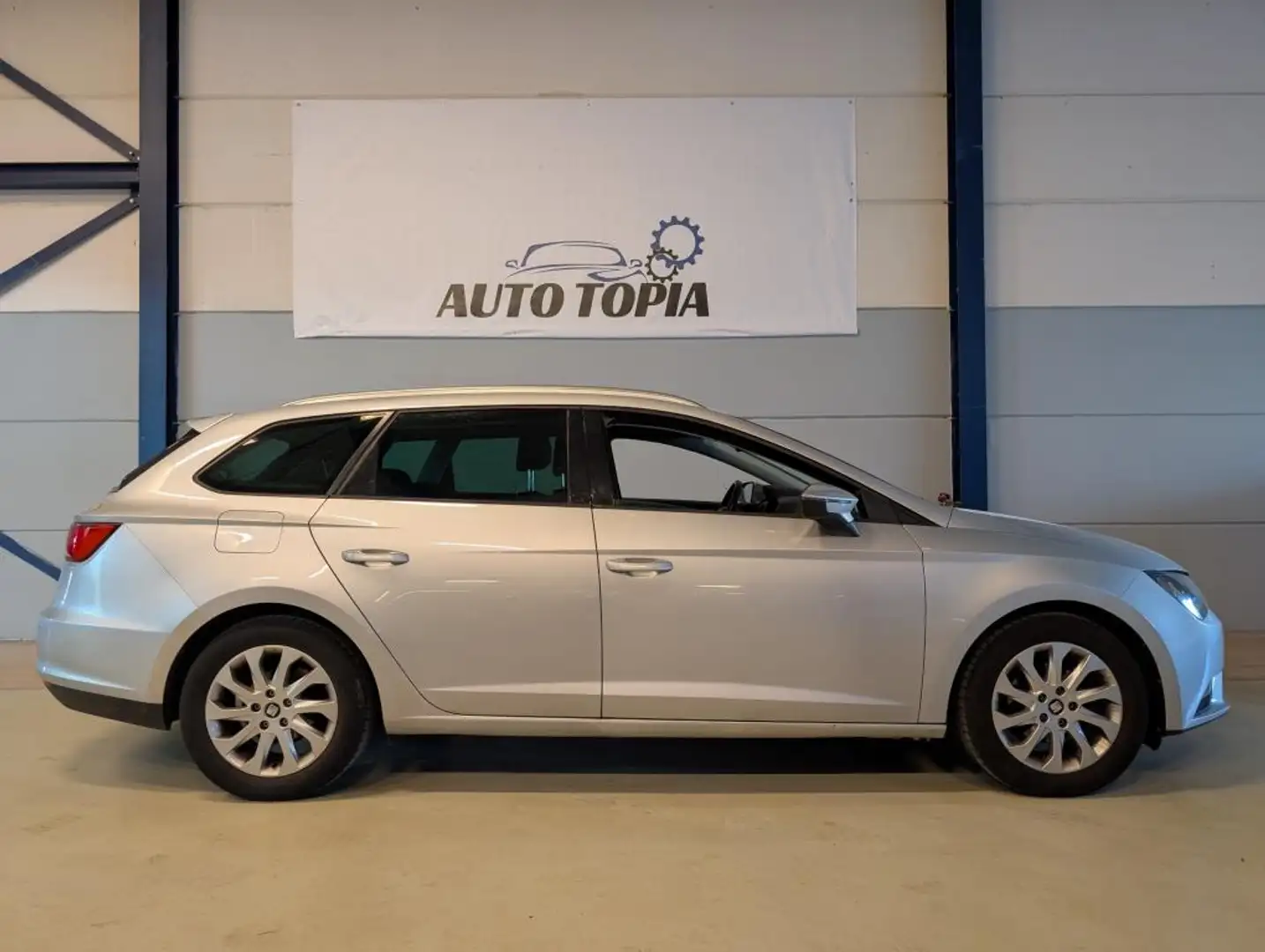 SEAT Leon ST 116 pk EcoTSI Style Connect *Clima - Navi - Car Grijs - 2