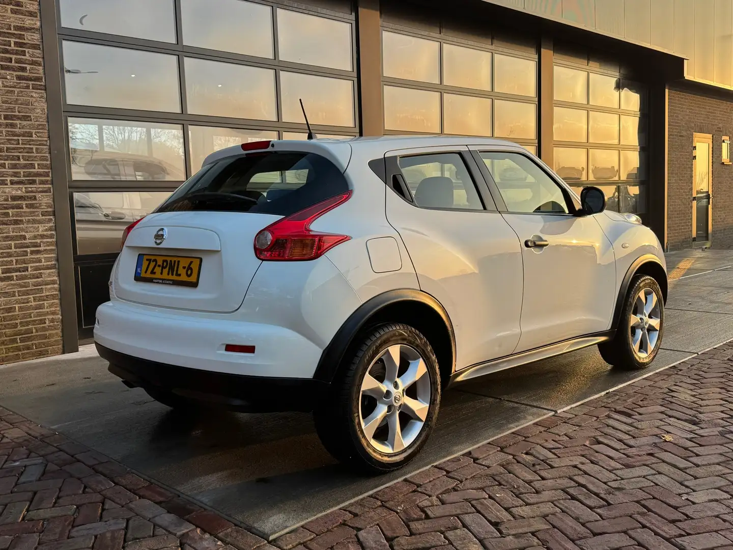 Nissan Juke 1.6 Visia | Airco | Radio | elektrisch pakket | Blanc - 2