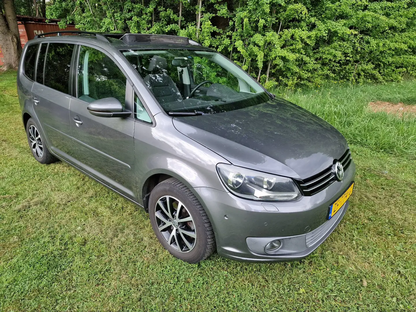 Volkswagen Touran 1.4 TSI Trendline 7 pers. Grijs - 2
