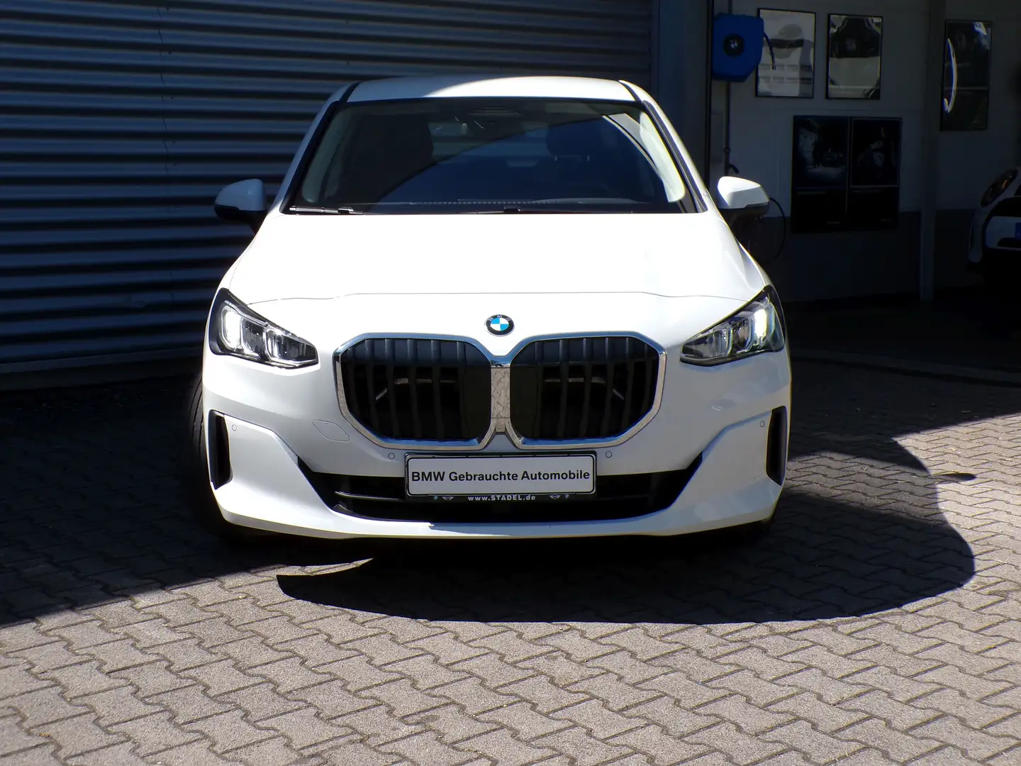 BMW 223 i Active Tourer Navi CarPlay Kamera AHK SH LM Weiß - 2