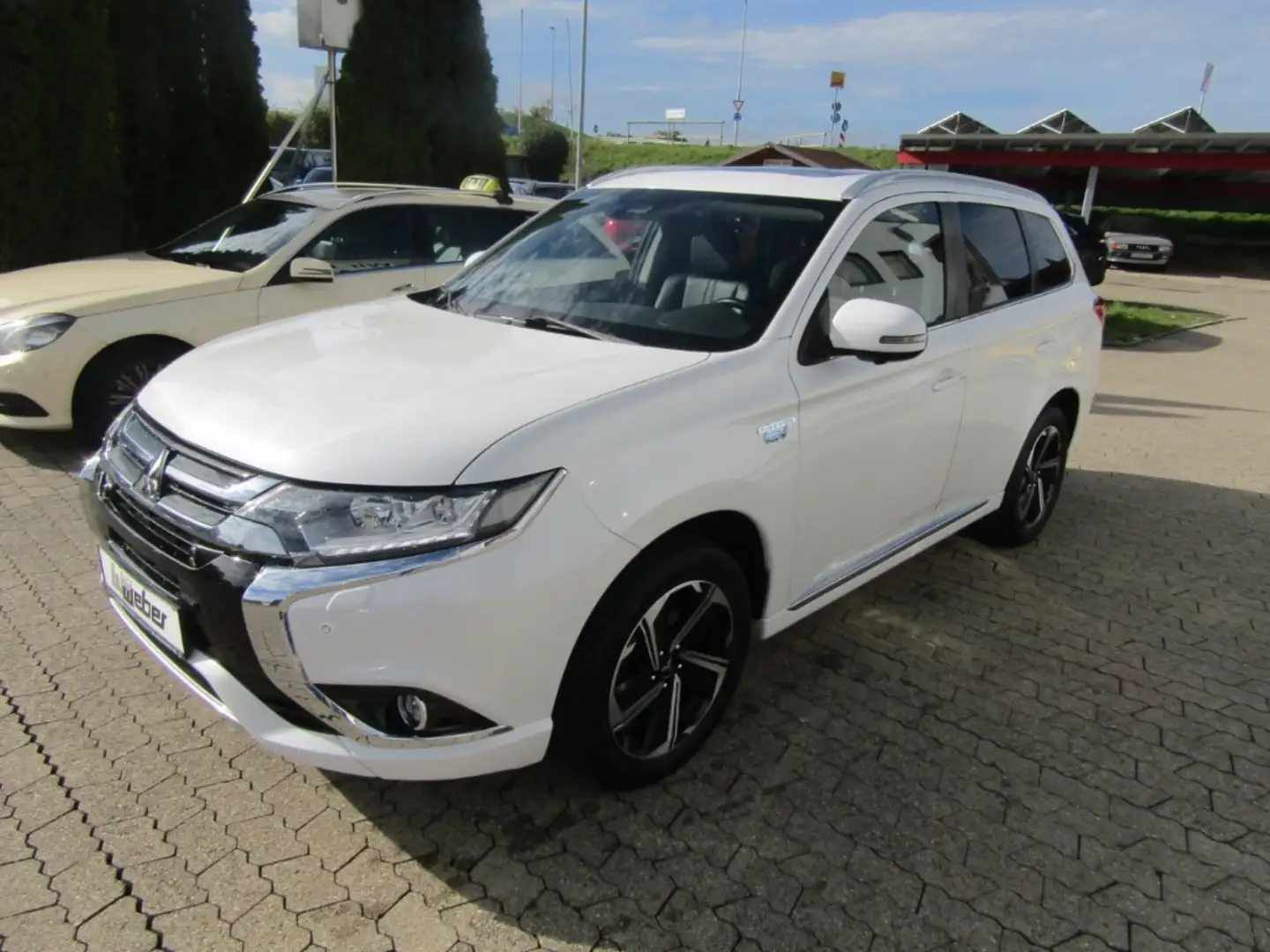 Mitsubishi Outlander 2.0 TOP NAVI LEDER LED SHZ AHK Blanc - 2