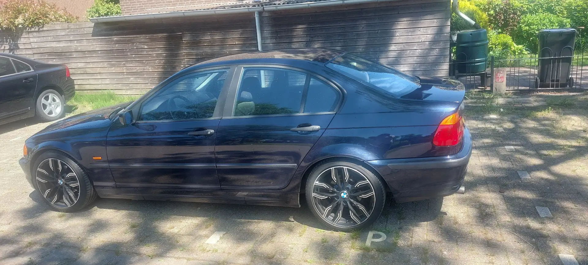 BMW 330 318i Executive Blauw - 1
