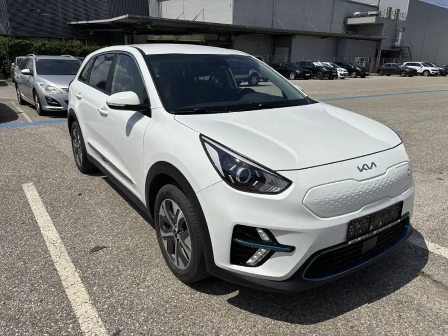 Kia e-Niro Niro EV 64kWh long Range Titan Aut./abn. AHK/Er... Weiß - 2