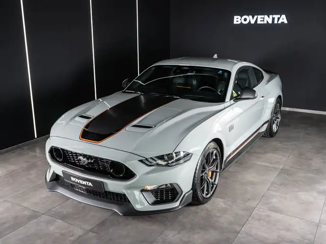 Ford Mustang view 3
