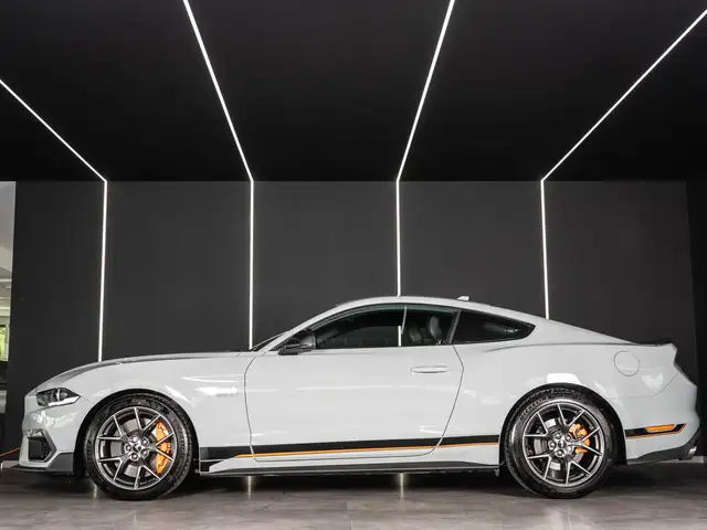 Ford Mustang view 7