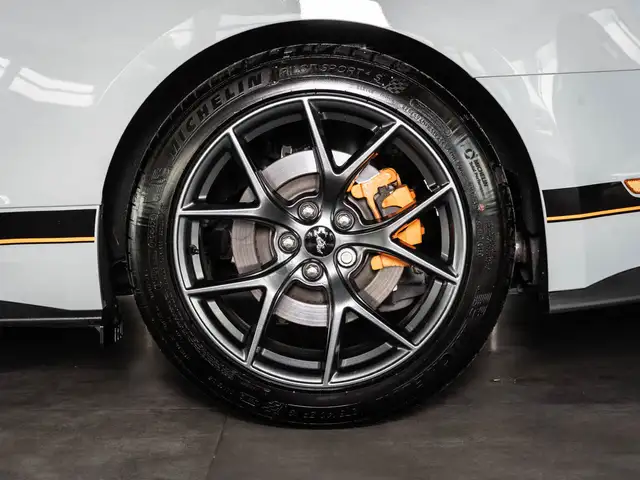 Ford Mustang view 5
