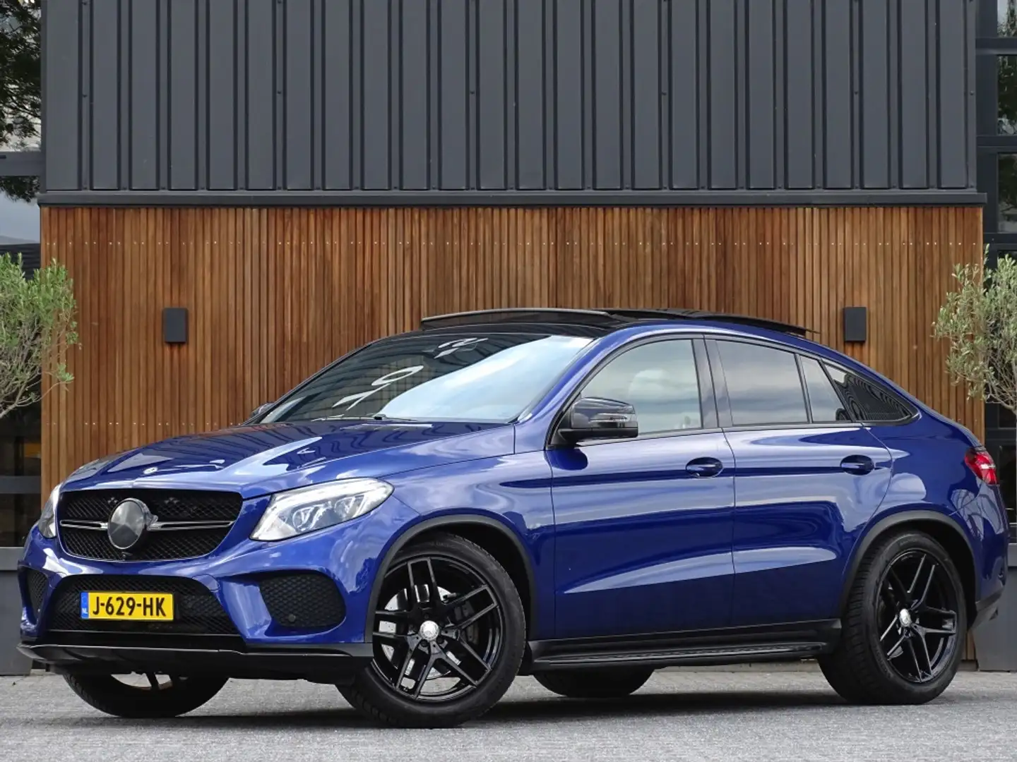 Mercedes-Benz GLE 400 Coupé 334PK 4-MATIC / AMG / Air-Matic / Pano / LED Blauw - 1