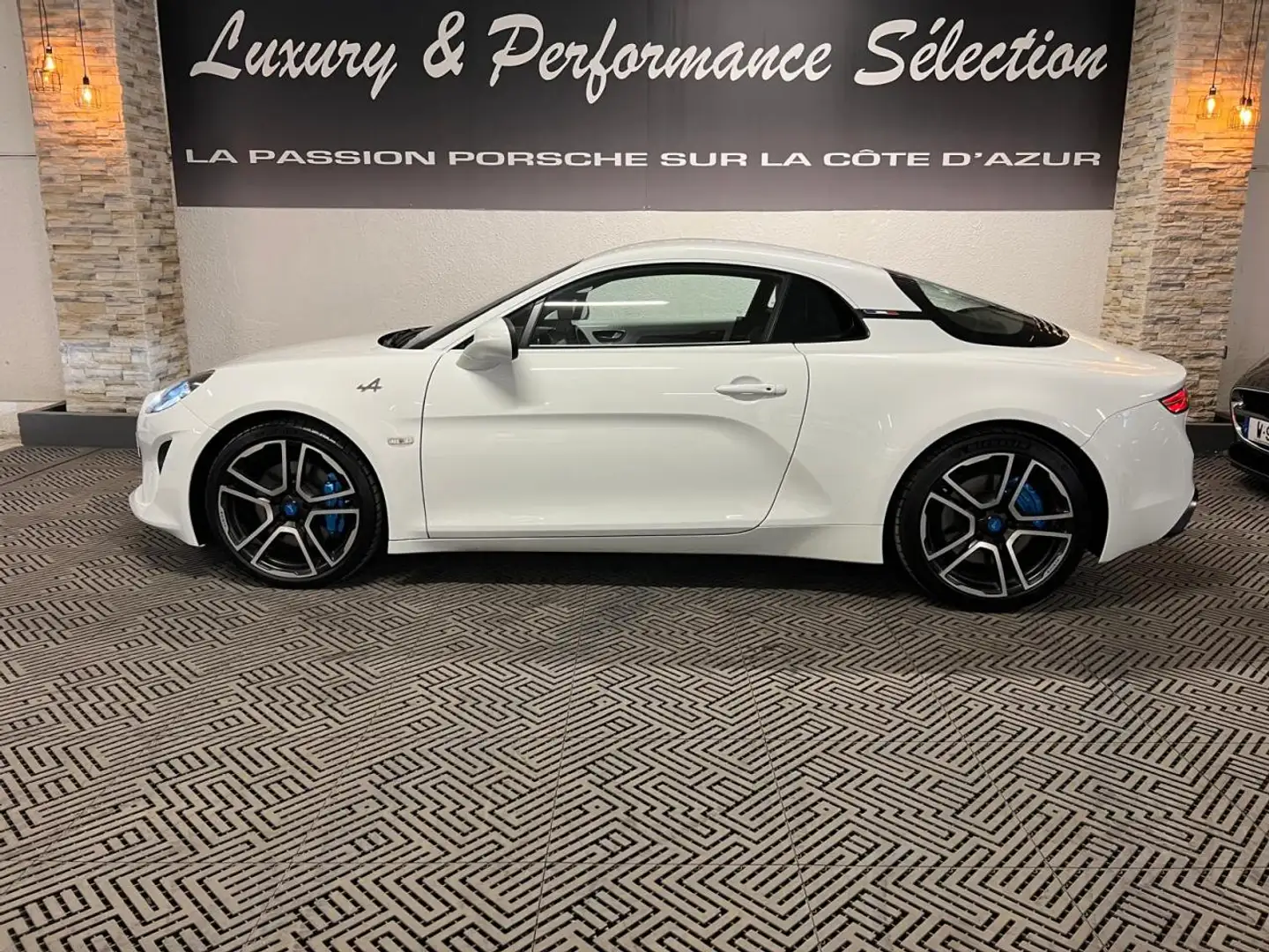 Alpine A110 LEGENDE 252ch - 29 000km - 1° main - Cuir marron - Jantes première édition Blanc - 2