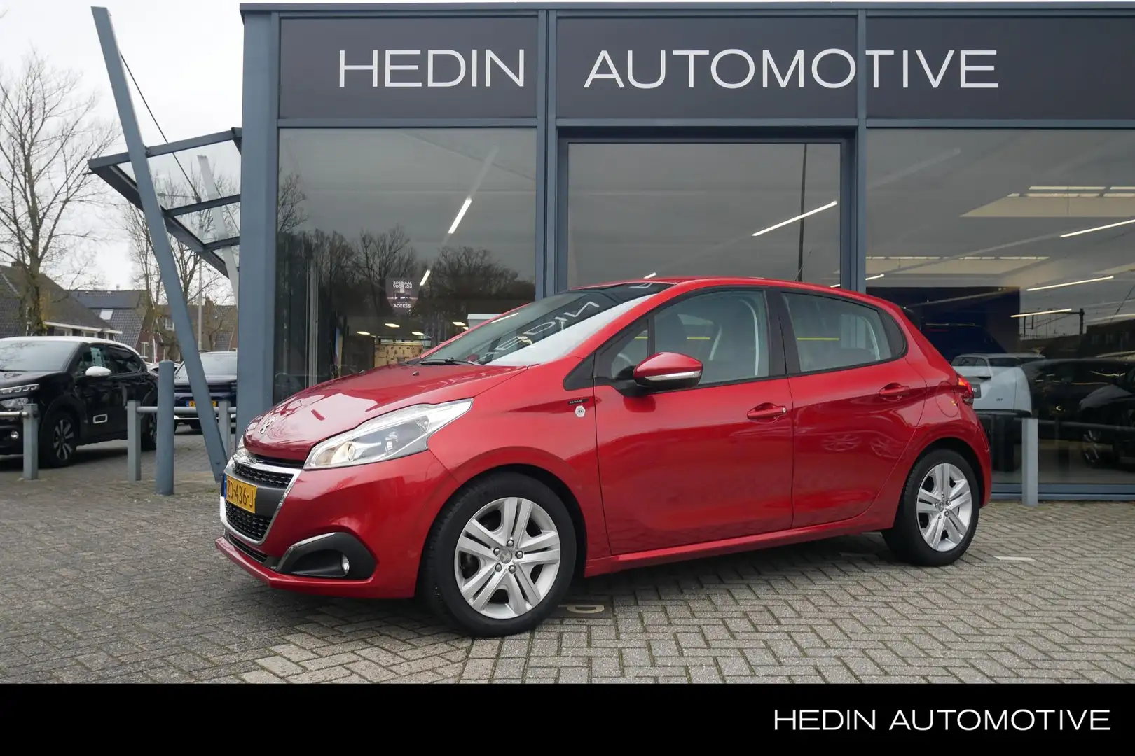 Peugeot 208 1.2 Signature | Navigatie | Sensoren | Bluetooth | Rojo - 1