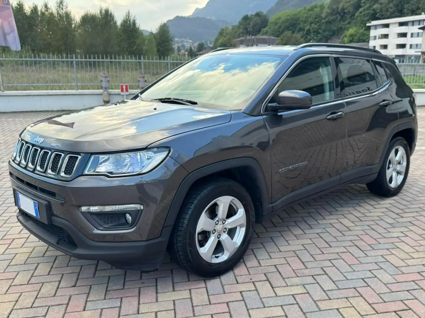 Jeep Compass 1.6 Mtj Longitude Gris - 1