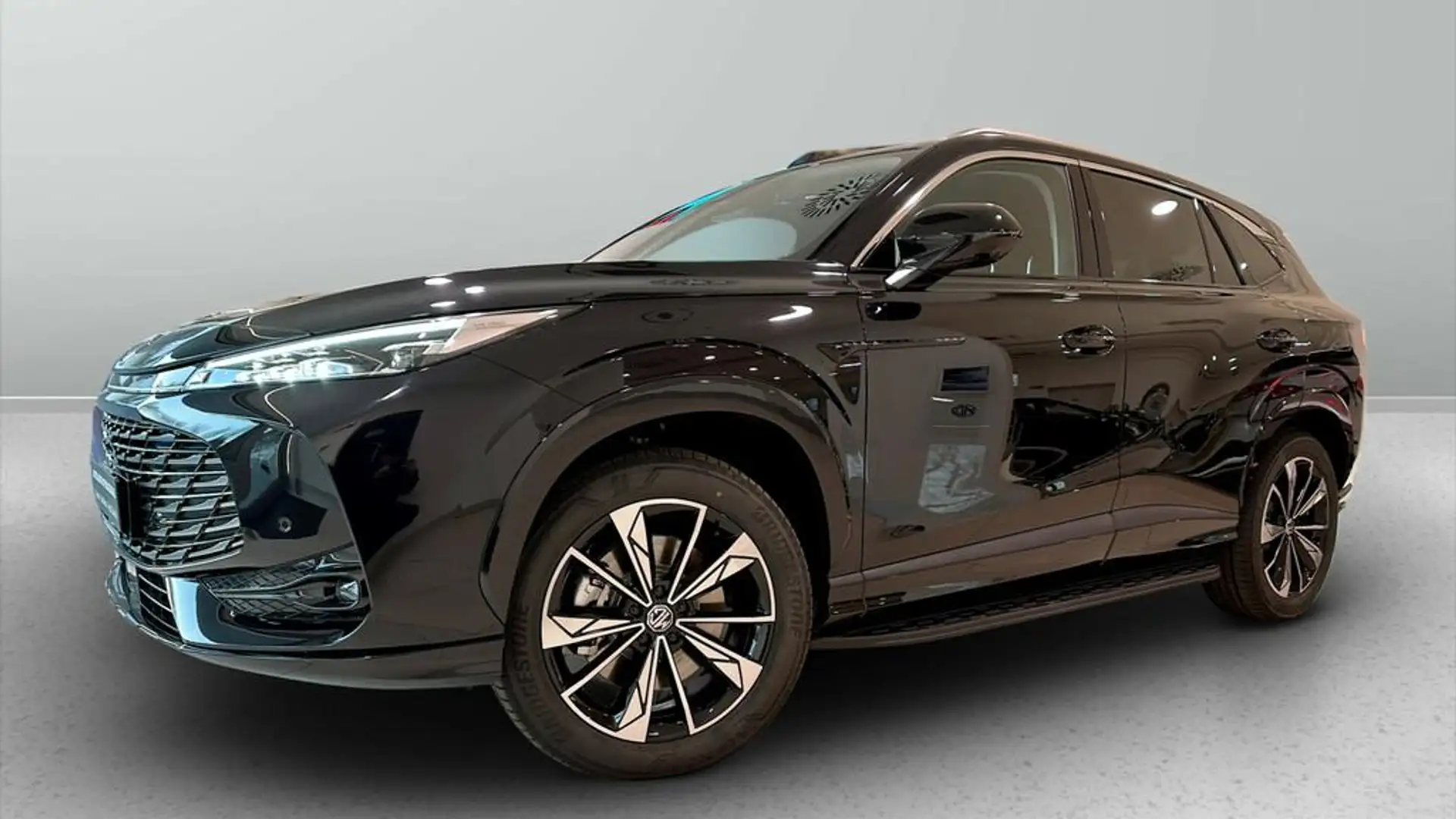 MG HS 1.5 phev Luxury crna - 1