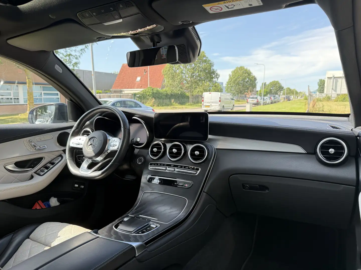 Mercedes-Benz GLC 300 Coupé 300e 4MATIC Business Solution AMG Bicolor Le Azul - 2
