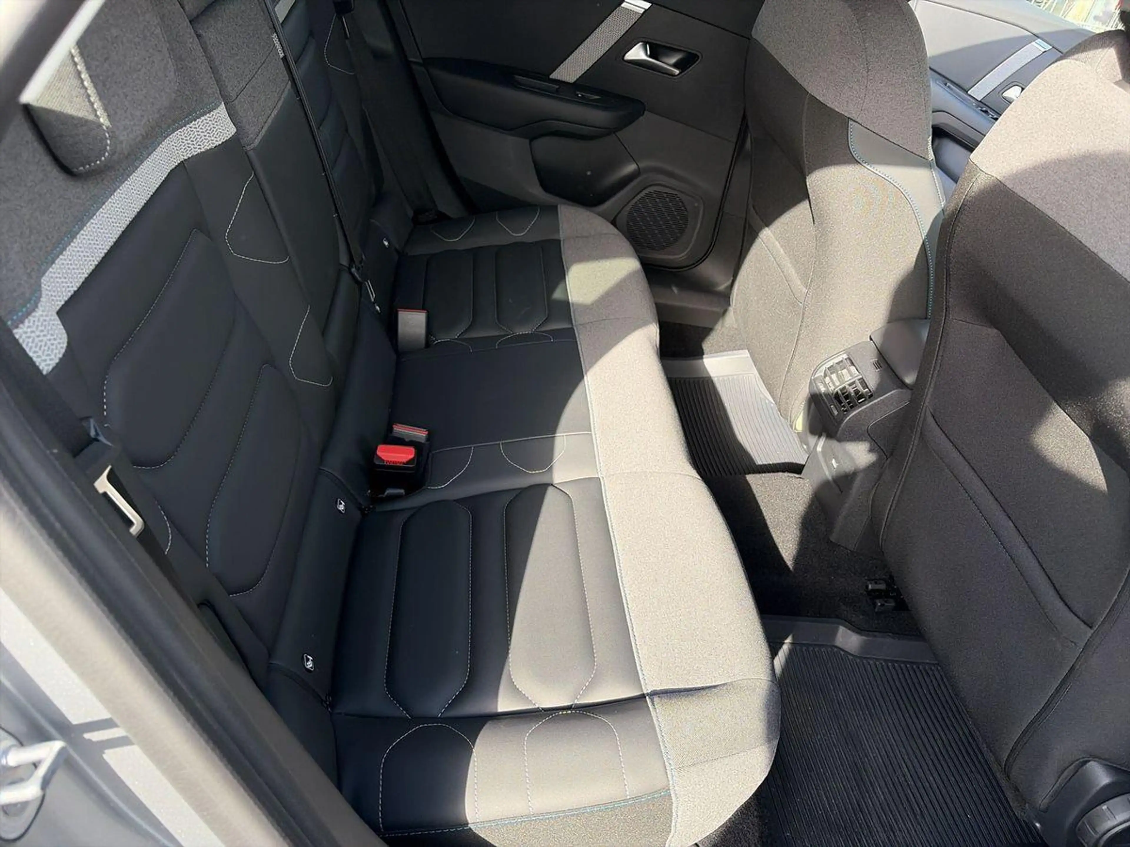Citroen C4 Shine PureTech 130 EAT8 — photo 15
