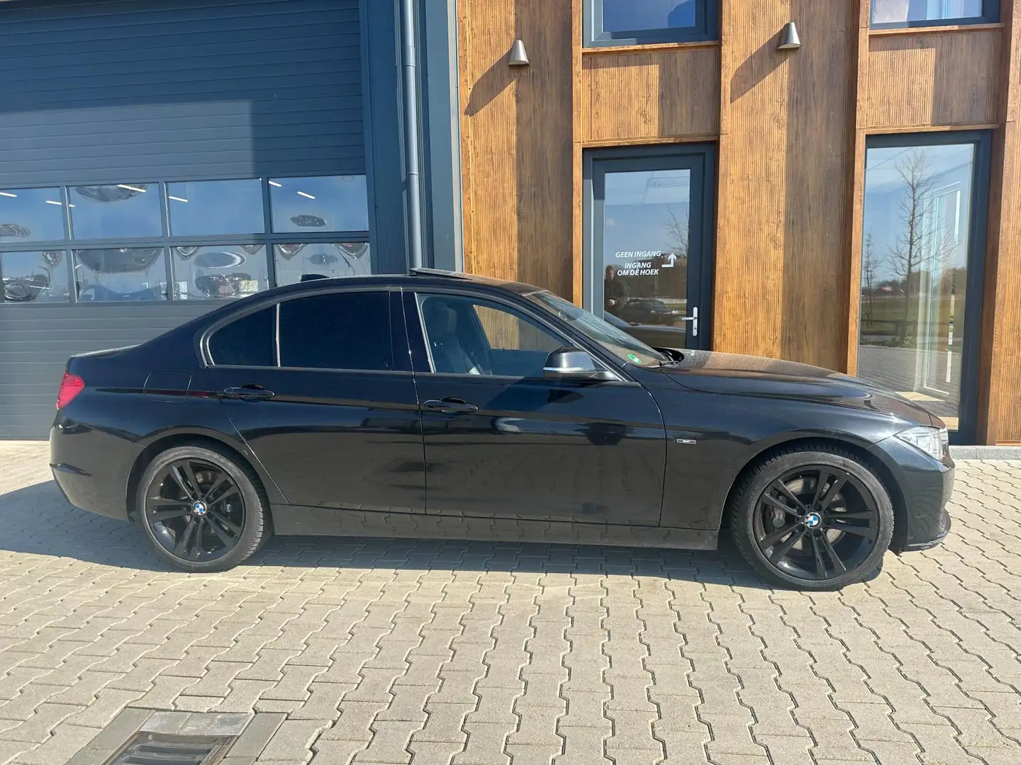BMW 335 3-serie 335d xDrive High Executive vol options. Zwart - 2