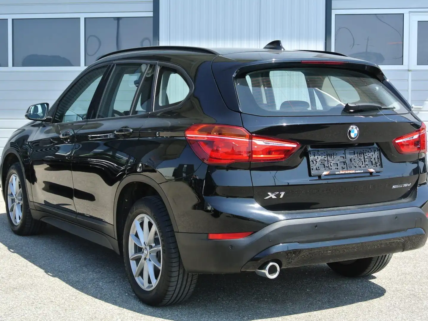 BMW X1 sDrive16d ** Head-up ** NAVI * KAMERA * Noir - 2