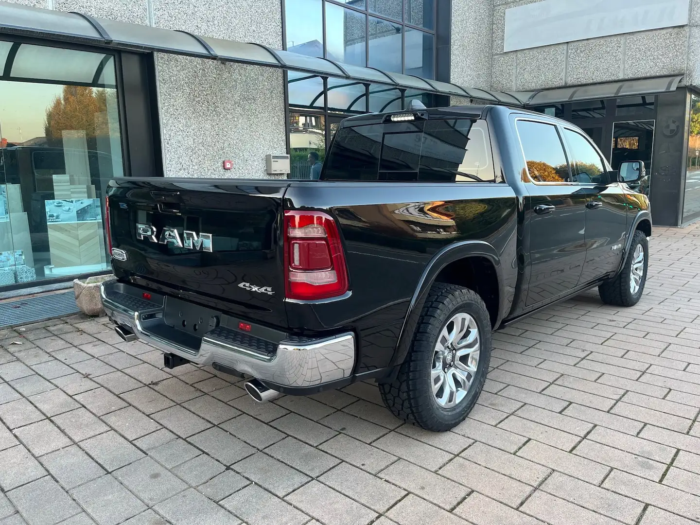 Dodge RAM 1500 LIMITED LONGHORN 5.7L V8 2024 Zwart - 2