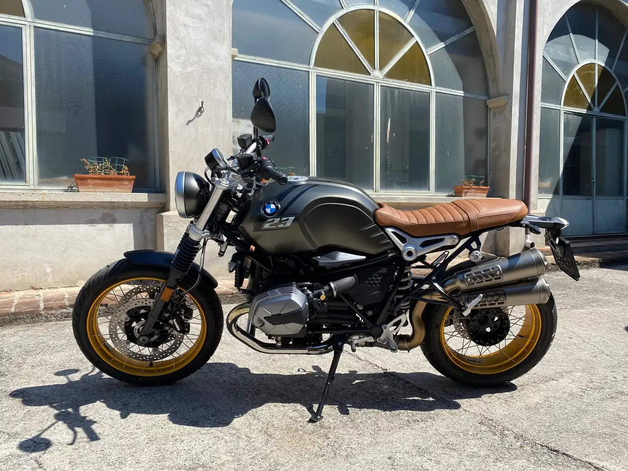 BMW R nineT