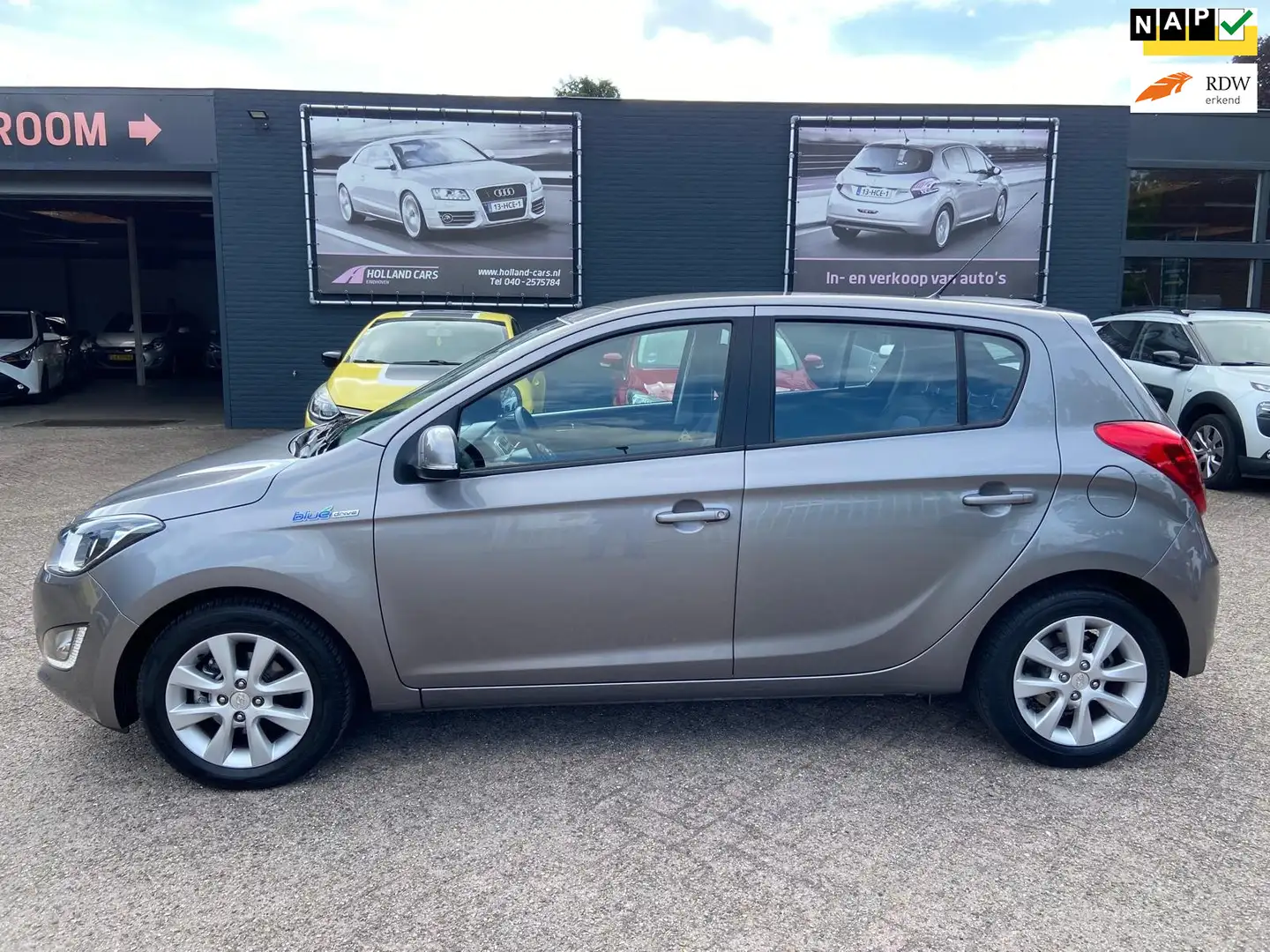Hyundai i20 1.2i i-Deal 5-deurs - Airco - Bluetooth/handsfree Grijs - 1