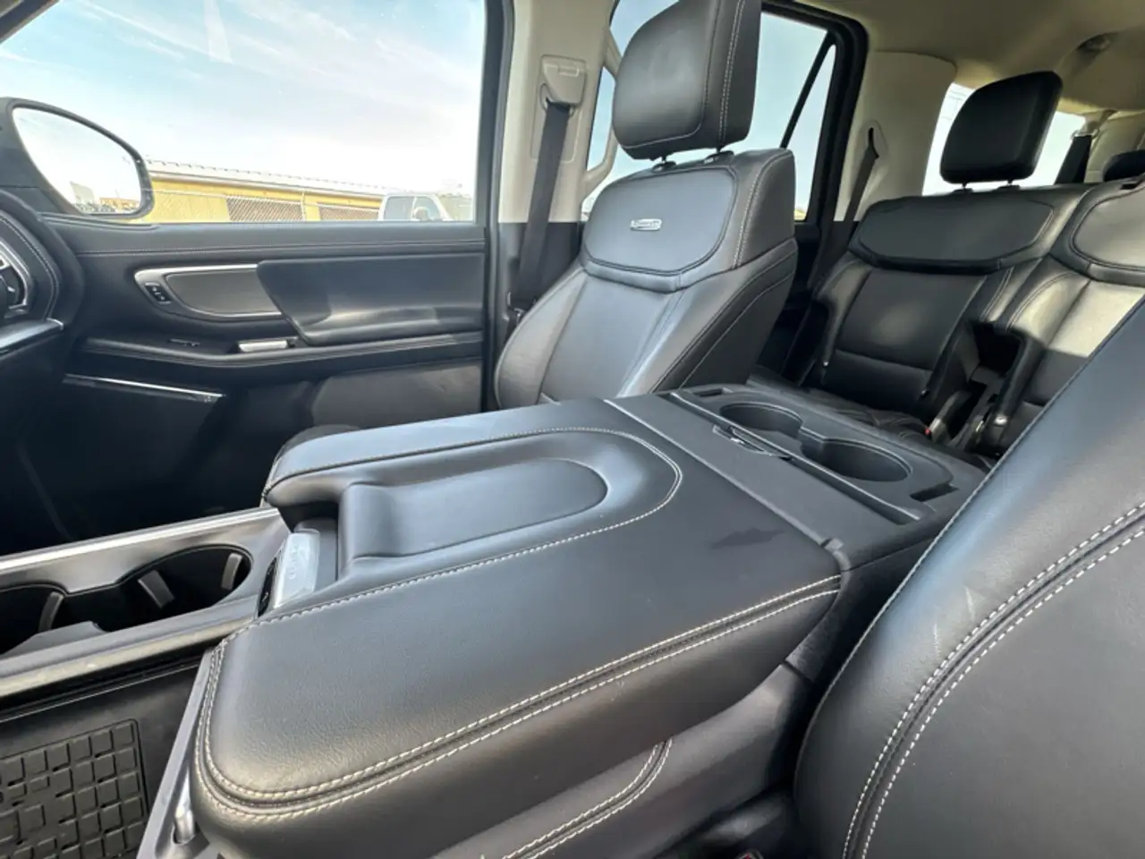 Ford Expedition снимка Ford Expedition